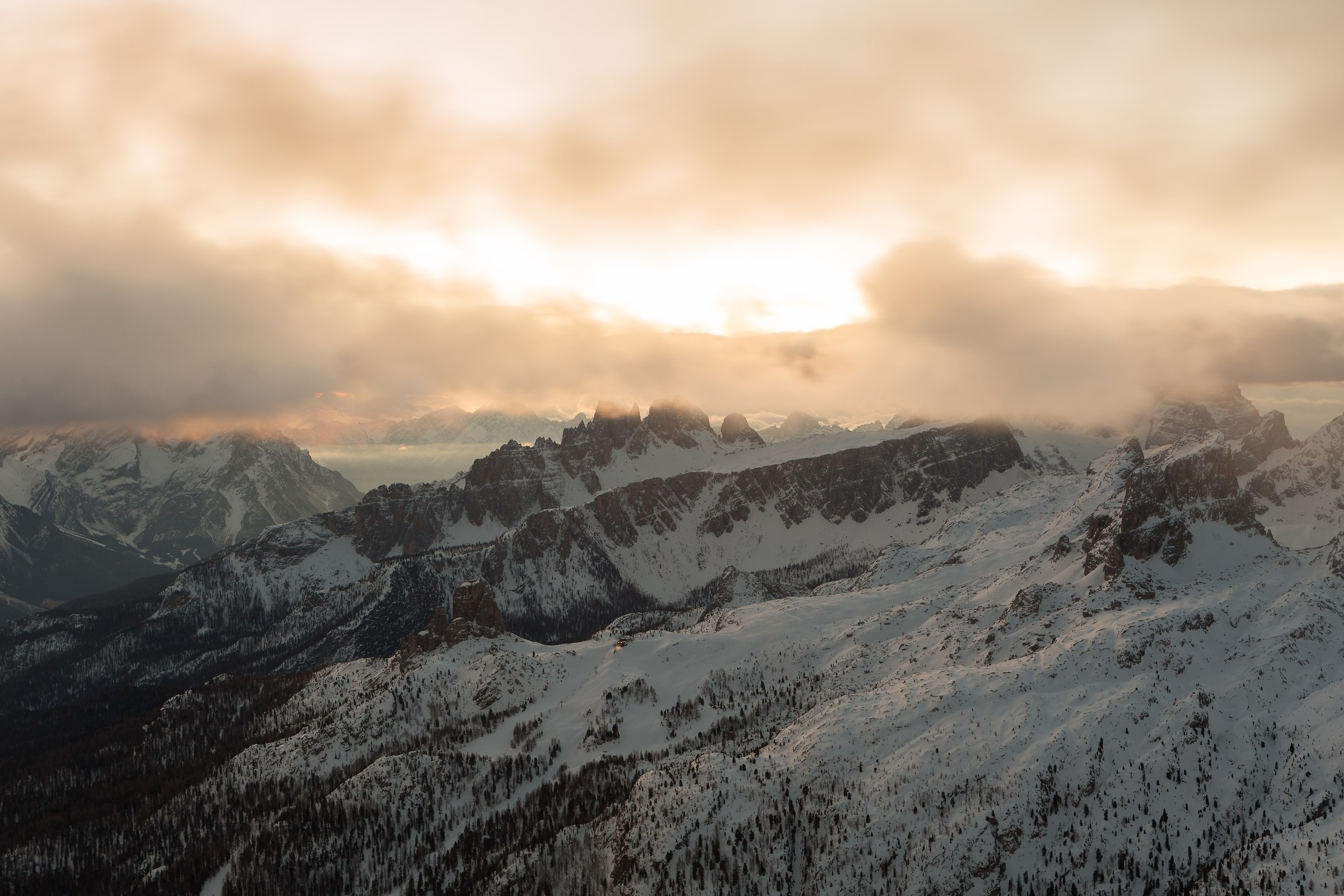 Is Mordor Gandalf left or right?