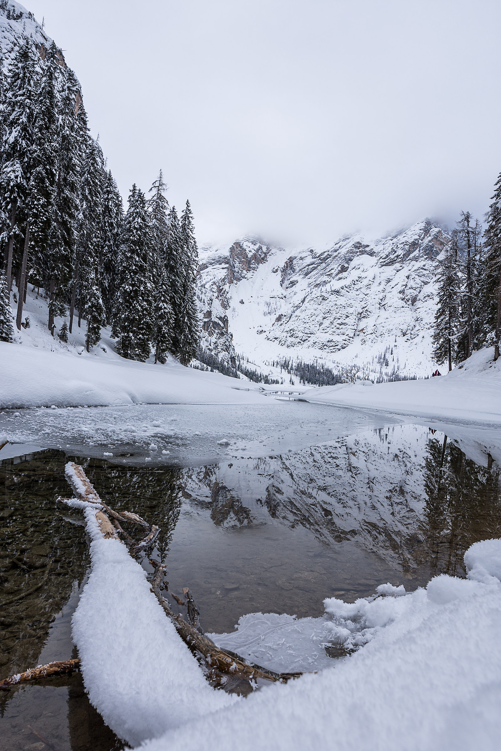 The last resistance of the Braies lake