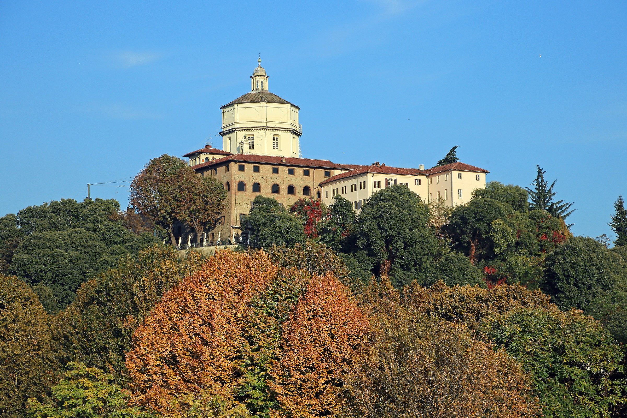 Torino-1: Chiesa dei Cappuccini in autunno