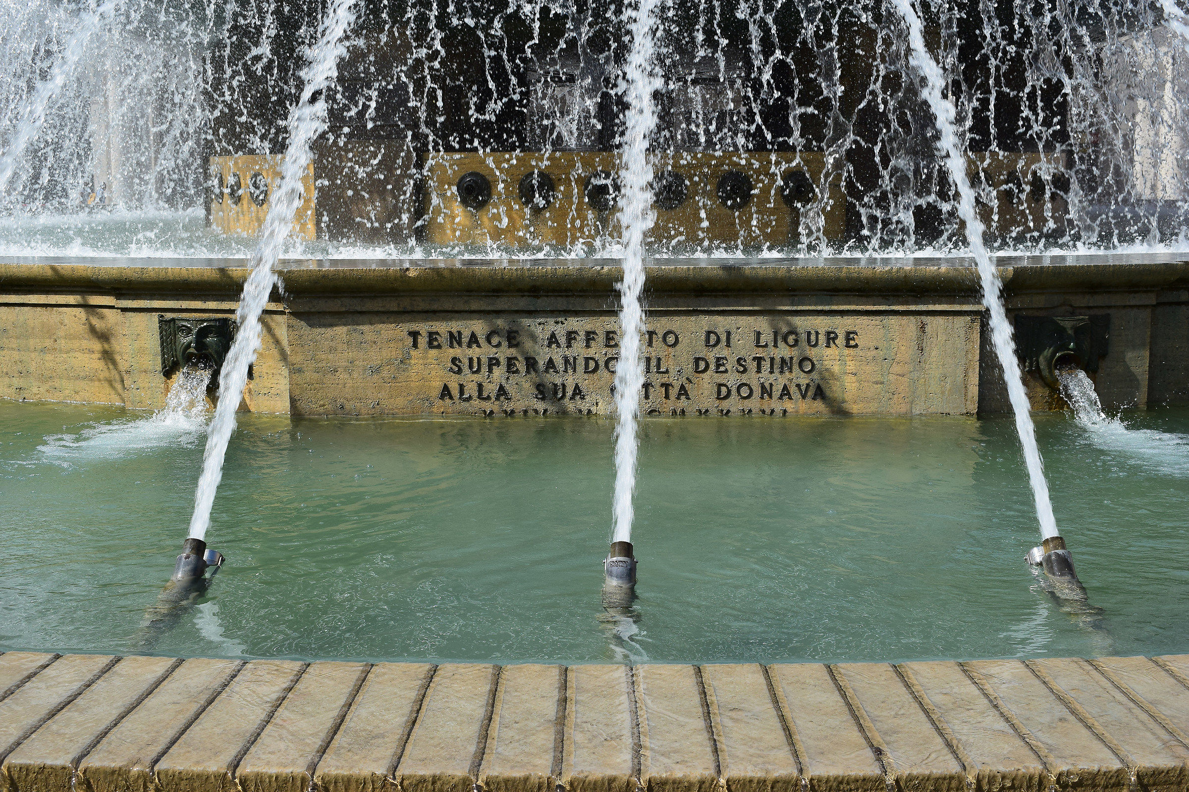 Fontana in p.zza de Ferrari