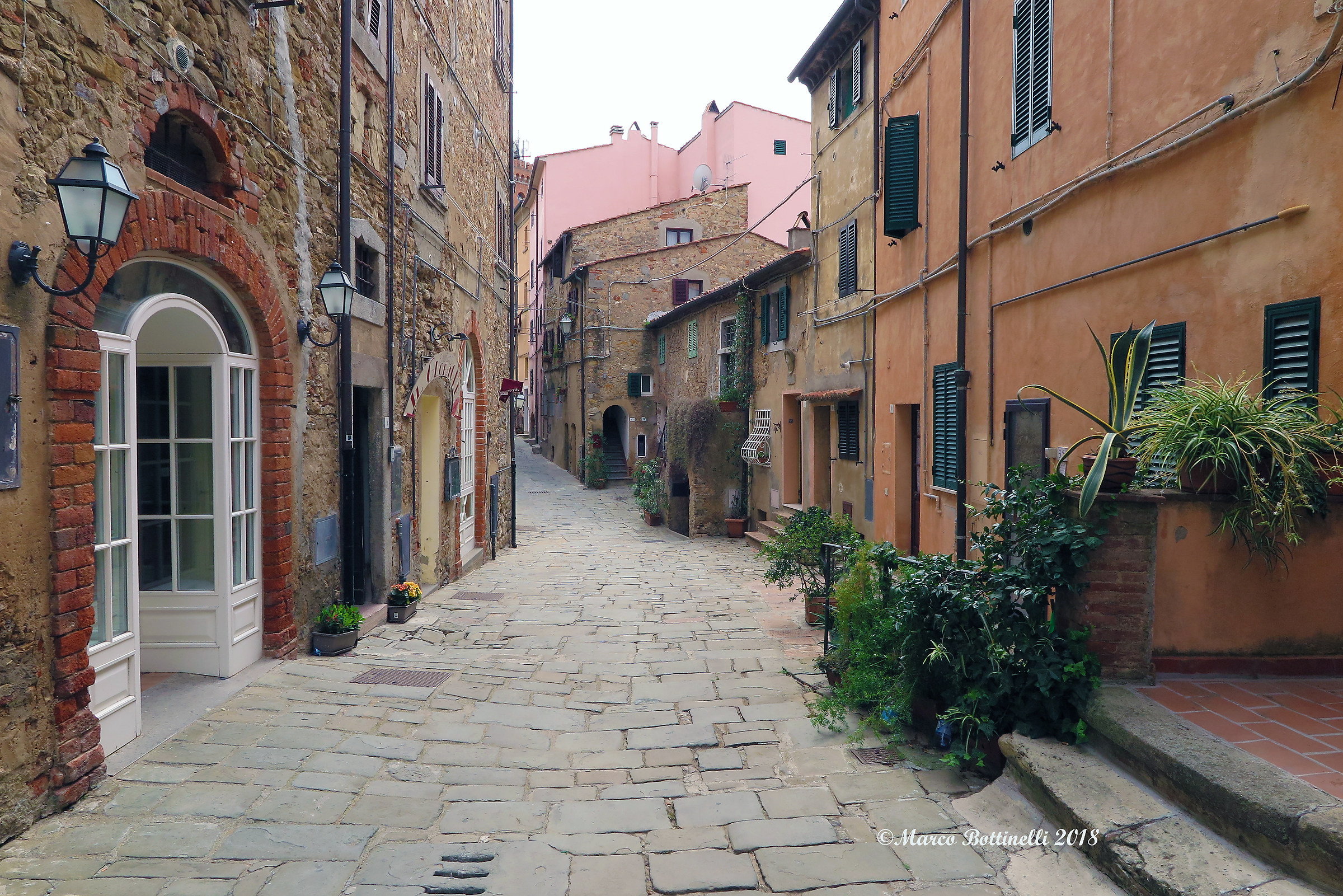 glimpse of Castagneto Carducci