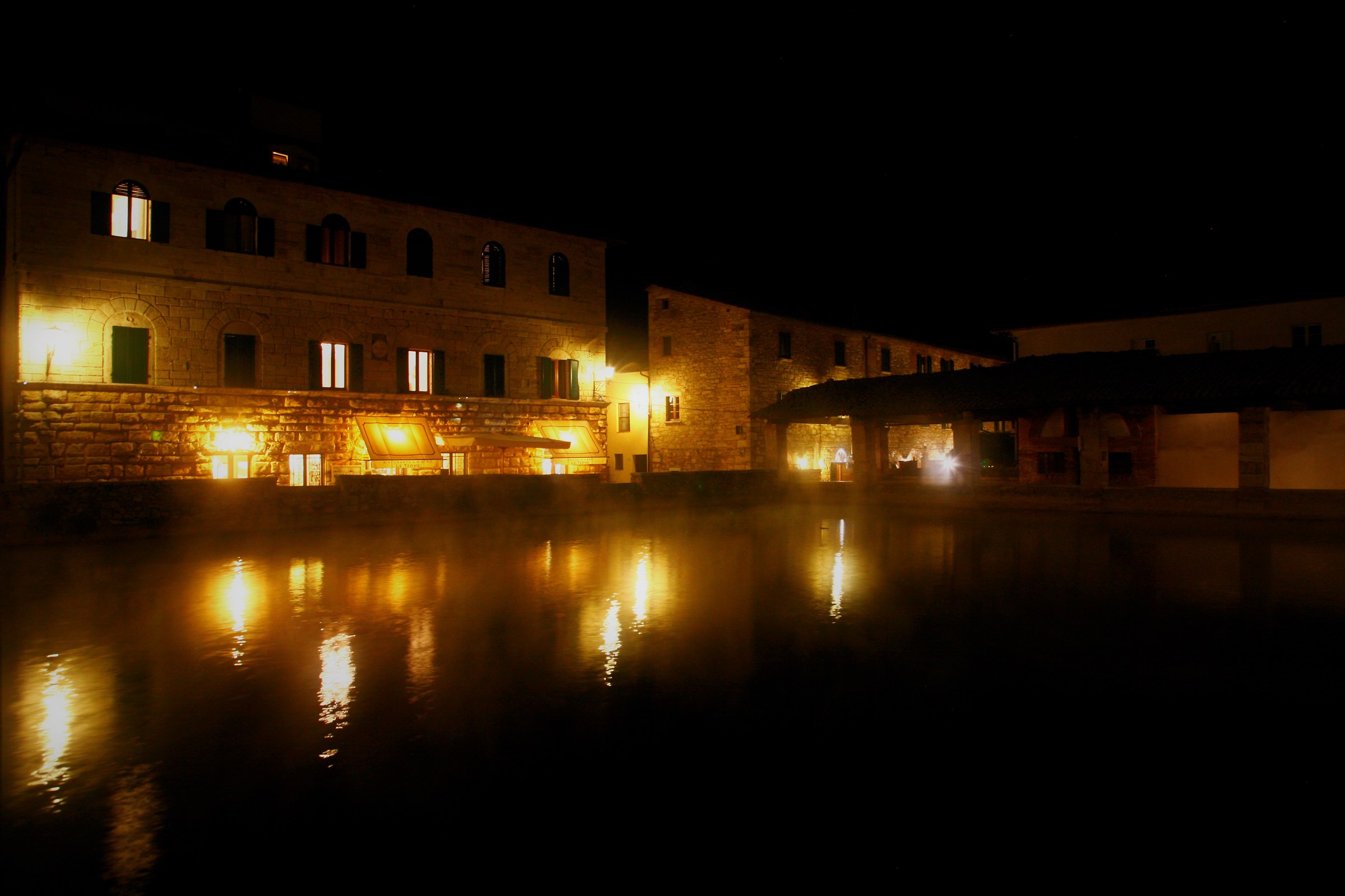 Bagno Vignoni at night