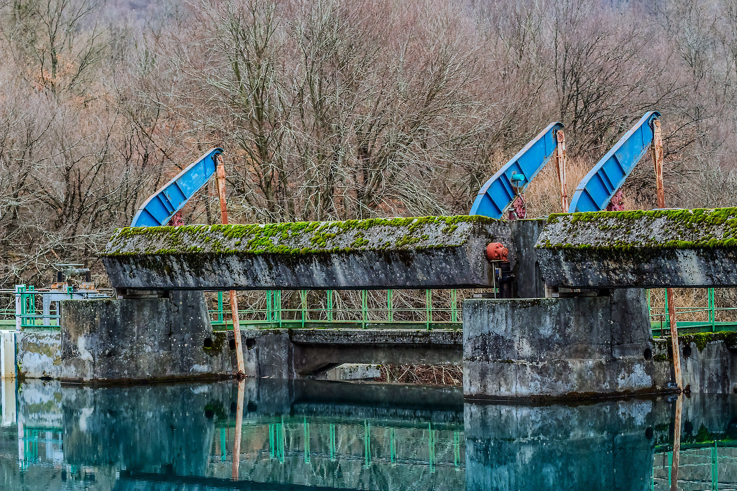 Dam on Lake Pertuso 2