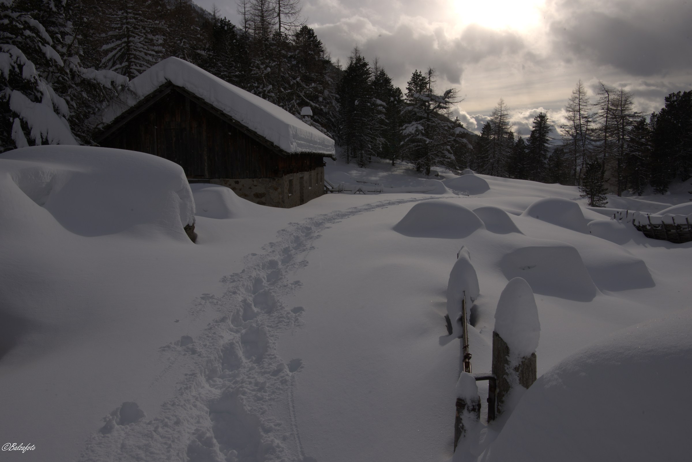 Snowshoeing along paths in the Vila di Sopra storm