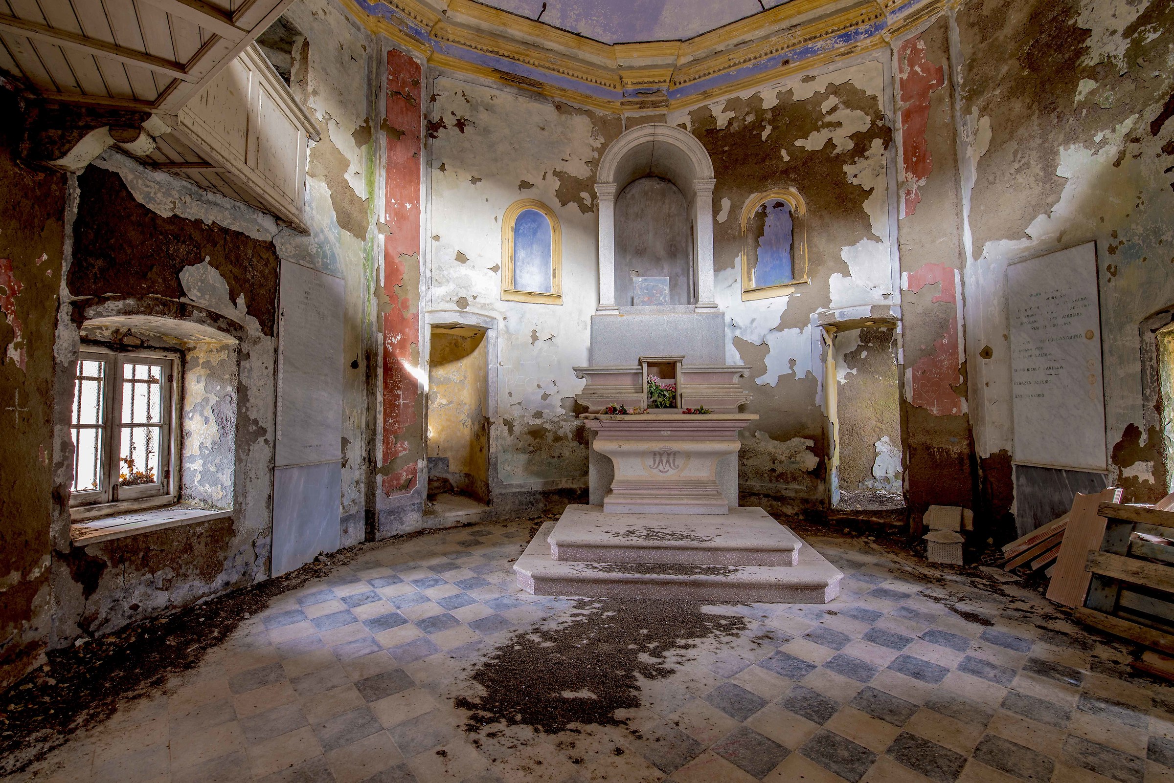 The interior of the abandoned church of Disconesi