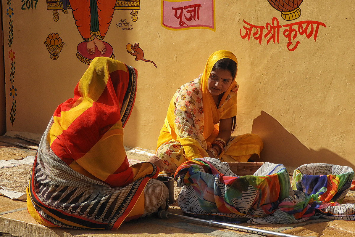 Jaisalmer ... a chat between friends ...