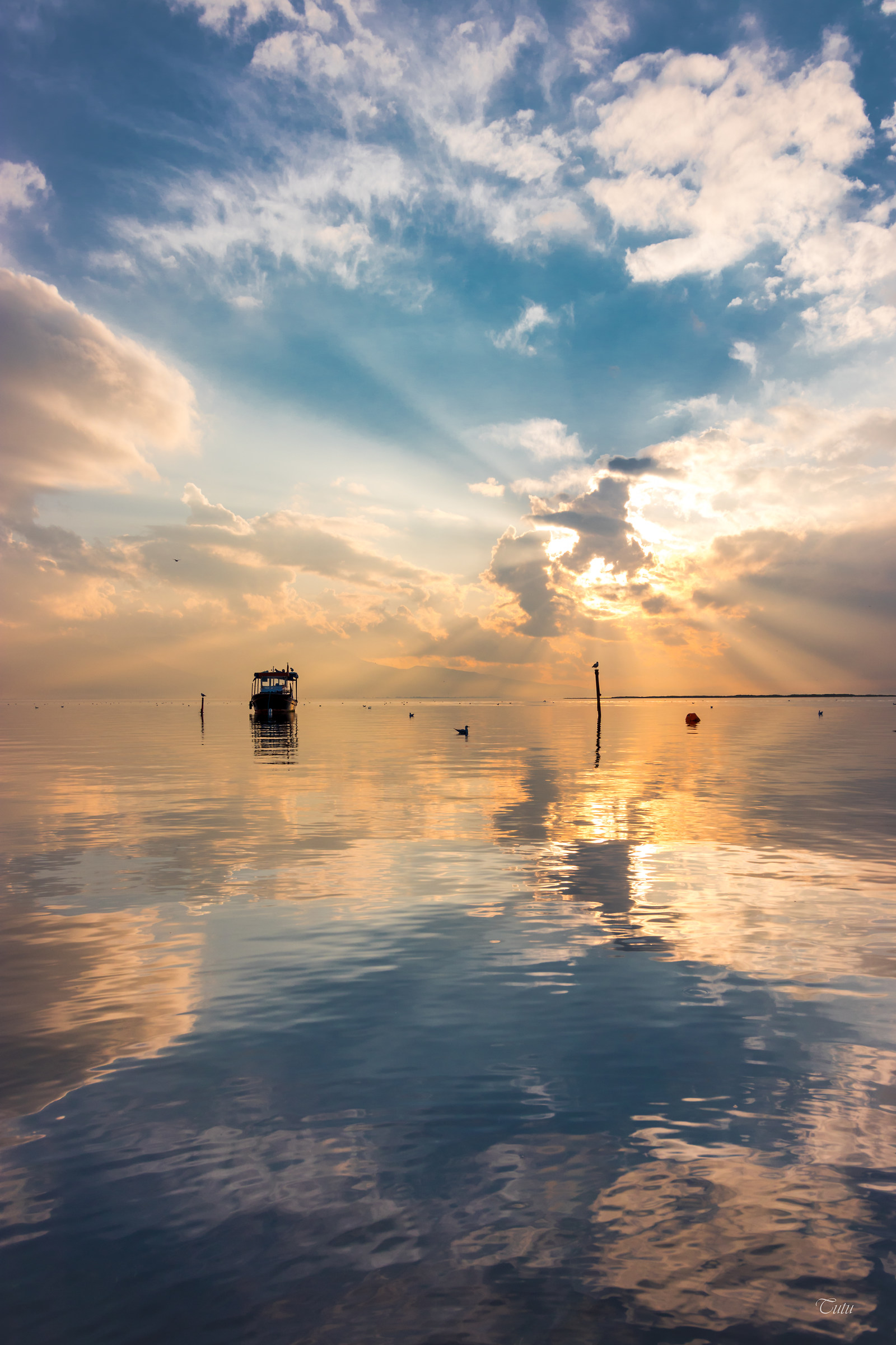 Between the sunrays and reflections