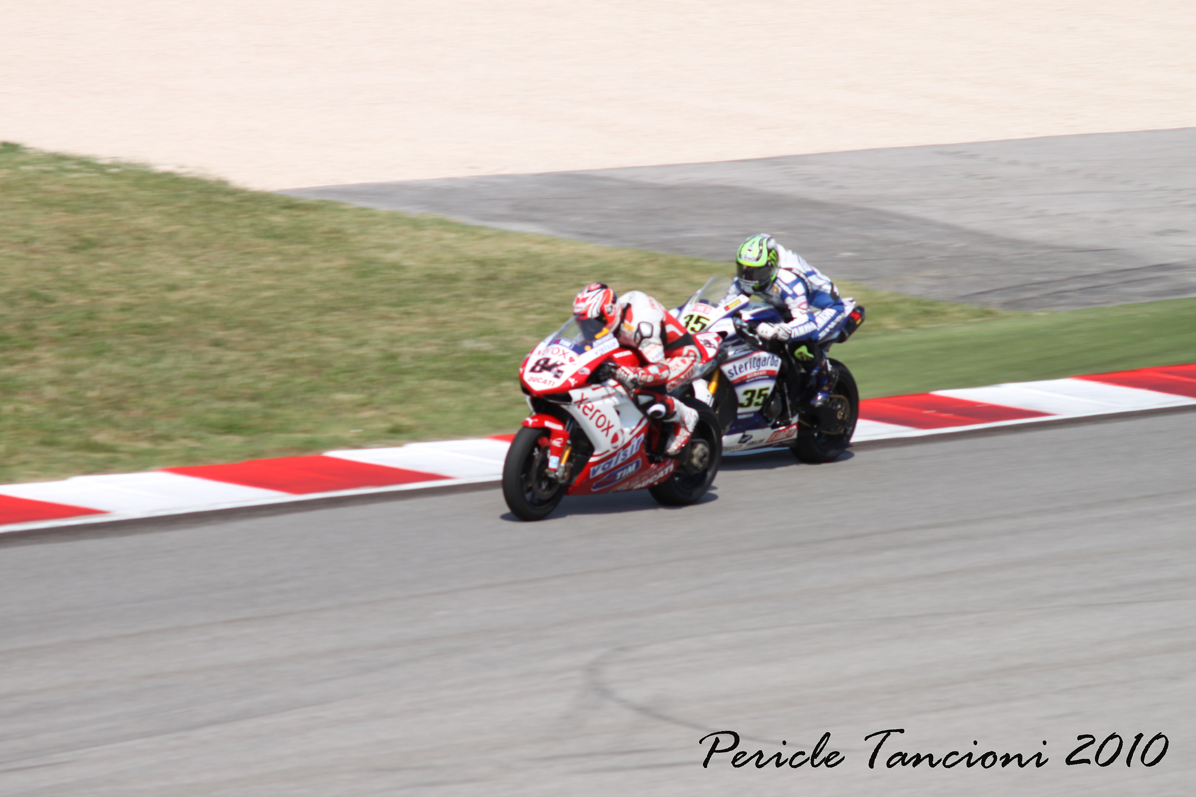 Michel Fabrizio overtakes Cal Crutchlow