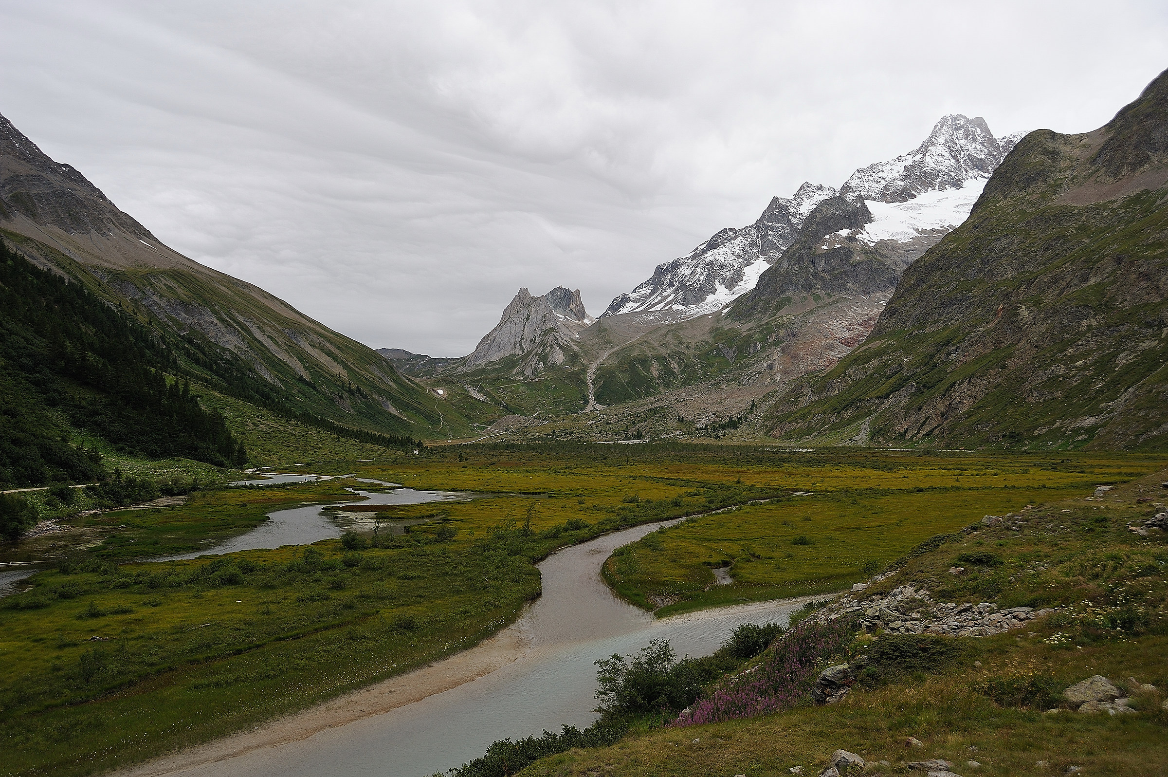 Lago di Combal  ( Val Veny )