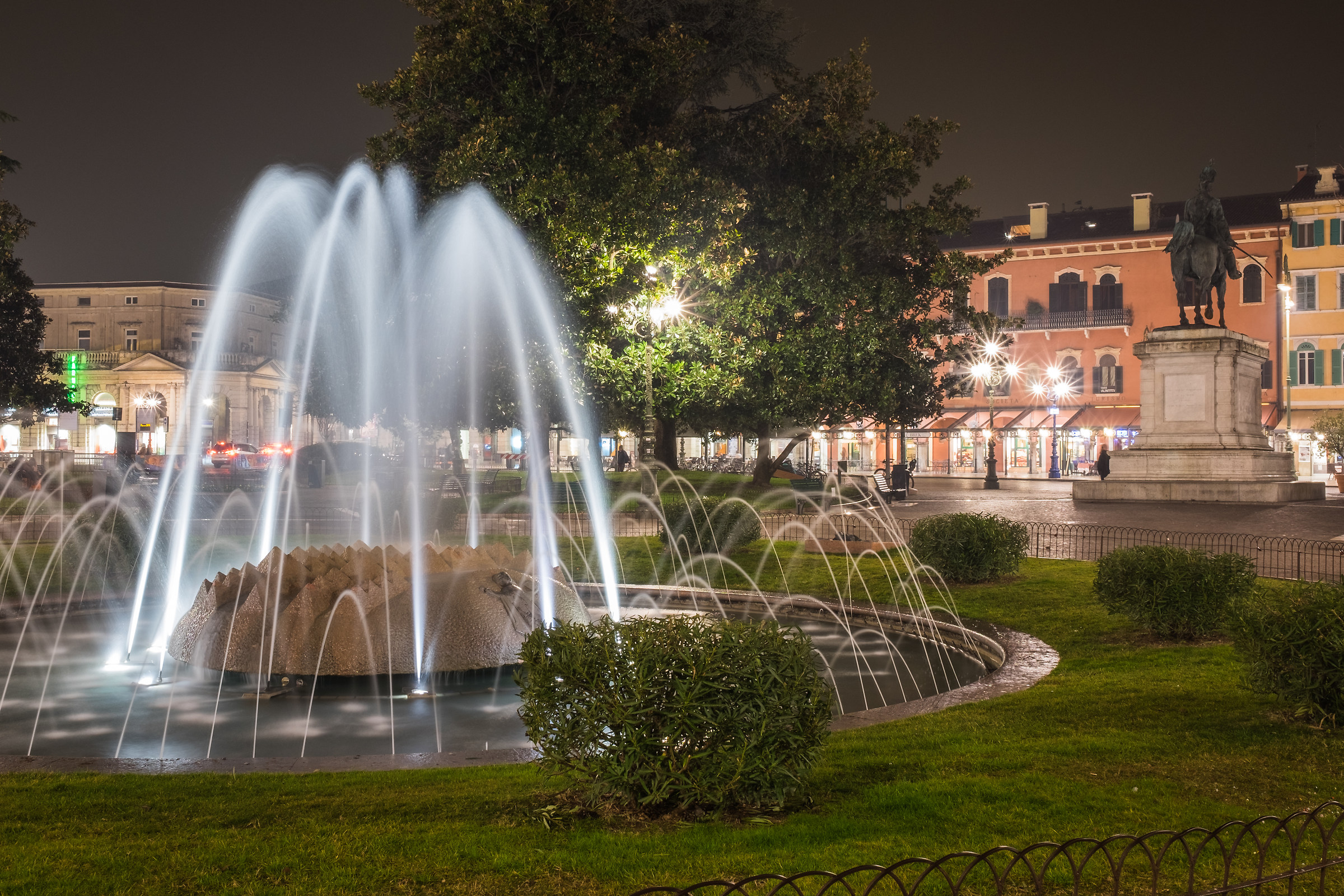 Piazza Brà fountain