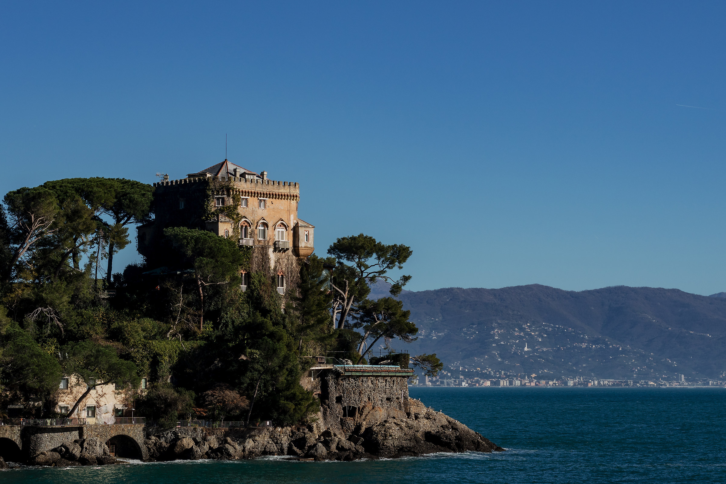 Hanno anche loro il gabinetto esterno, poverini!!!!!!!!