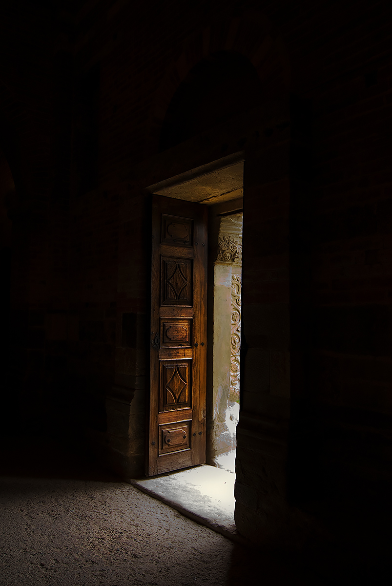 Vezzolano Abbey - Gate.