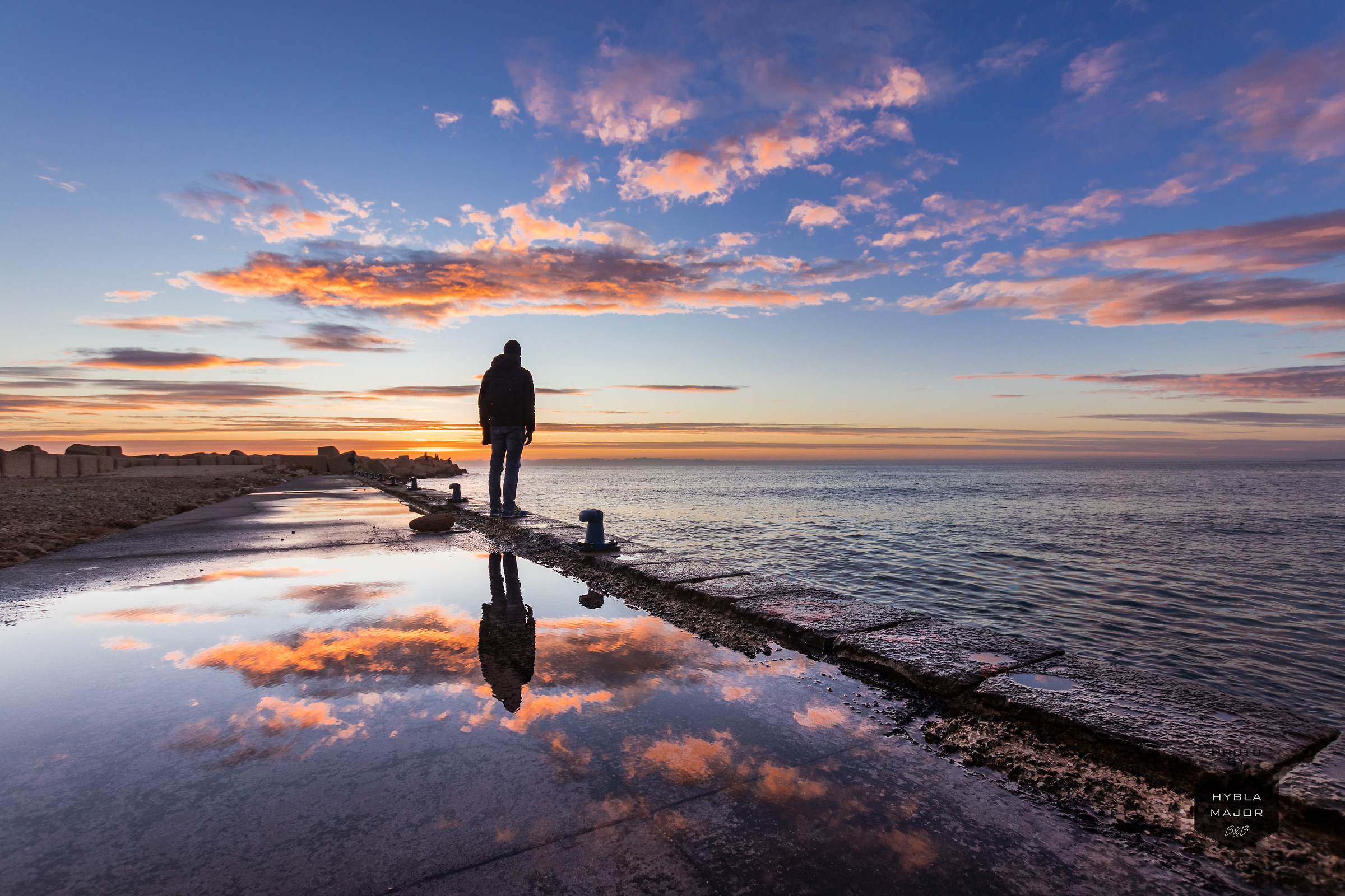 Riflettere davanti il mare