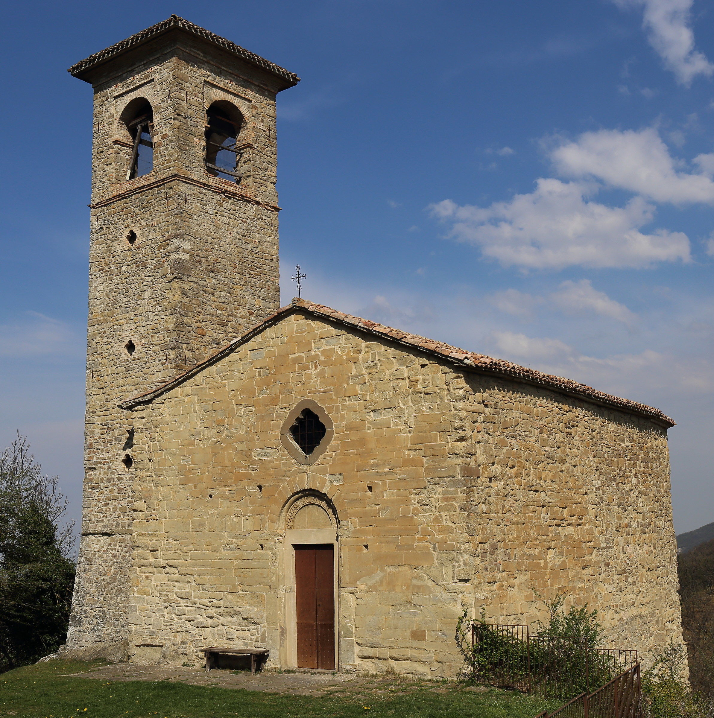 Castello di Carpineti (Reggio Emilia). La chiesa.