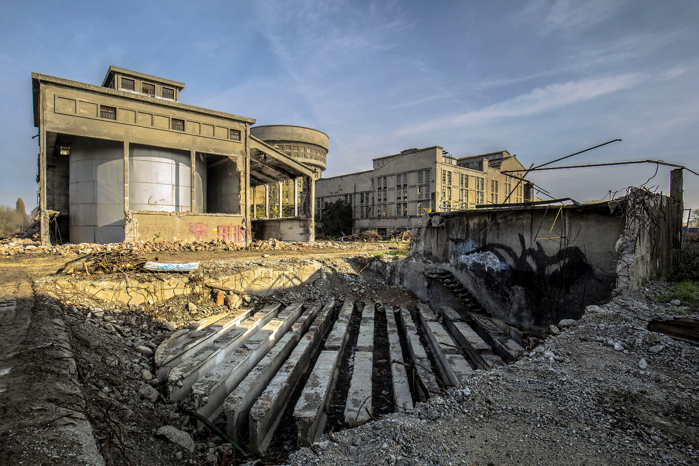 Signs of a recent past