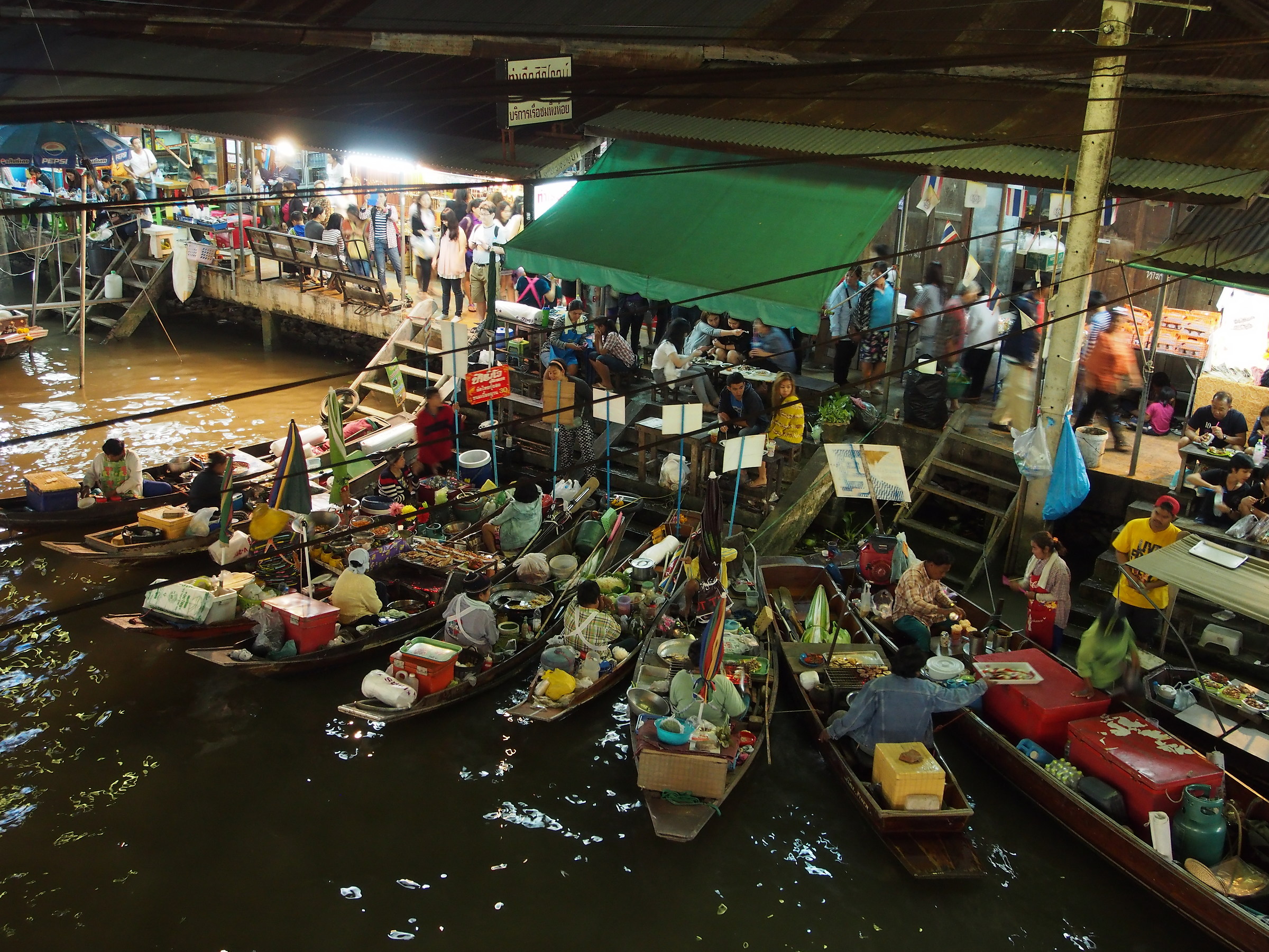 Thailandia: ristoranti galleggianti