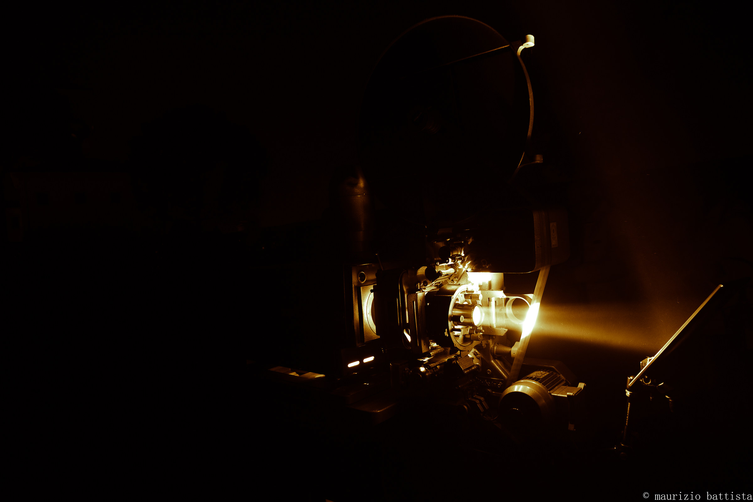 Proiettore a Villa Medici (seppia)