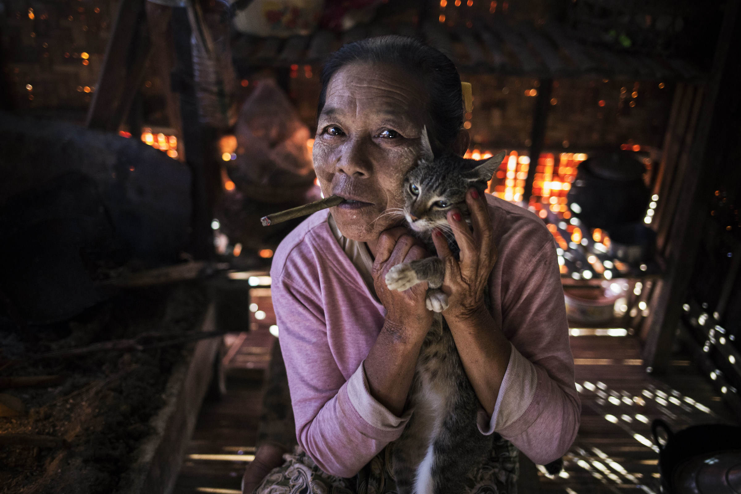 Ritratto di donna con gatto