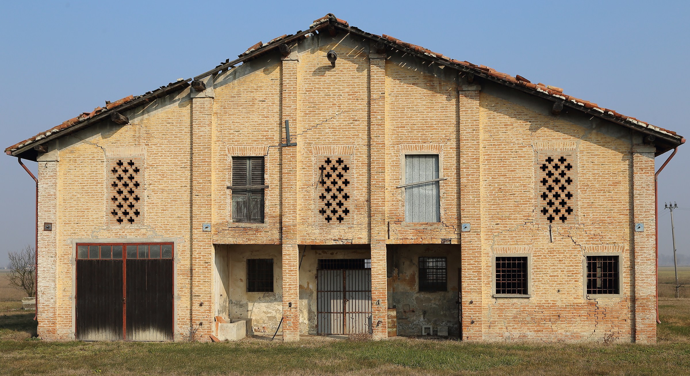 Cottage along the Cispadana. Municipality of Poggio Renatico