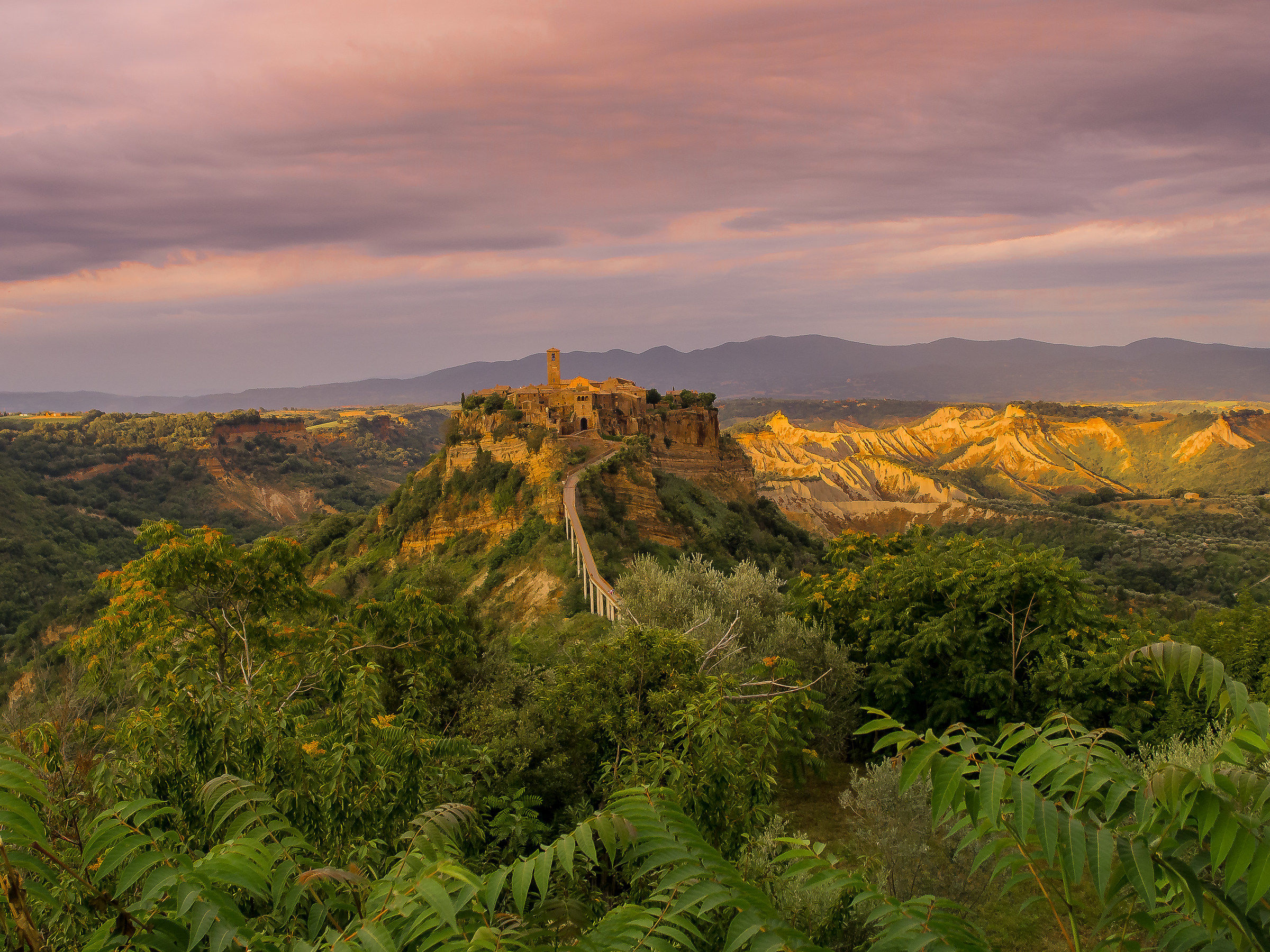 The lost city: Civita di Bagnoregio (Olympus xz1)