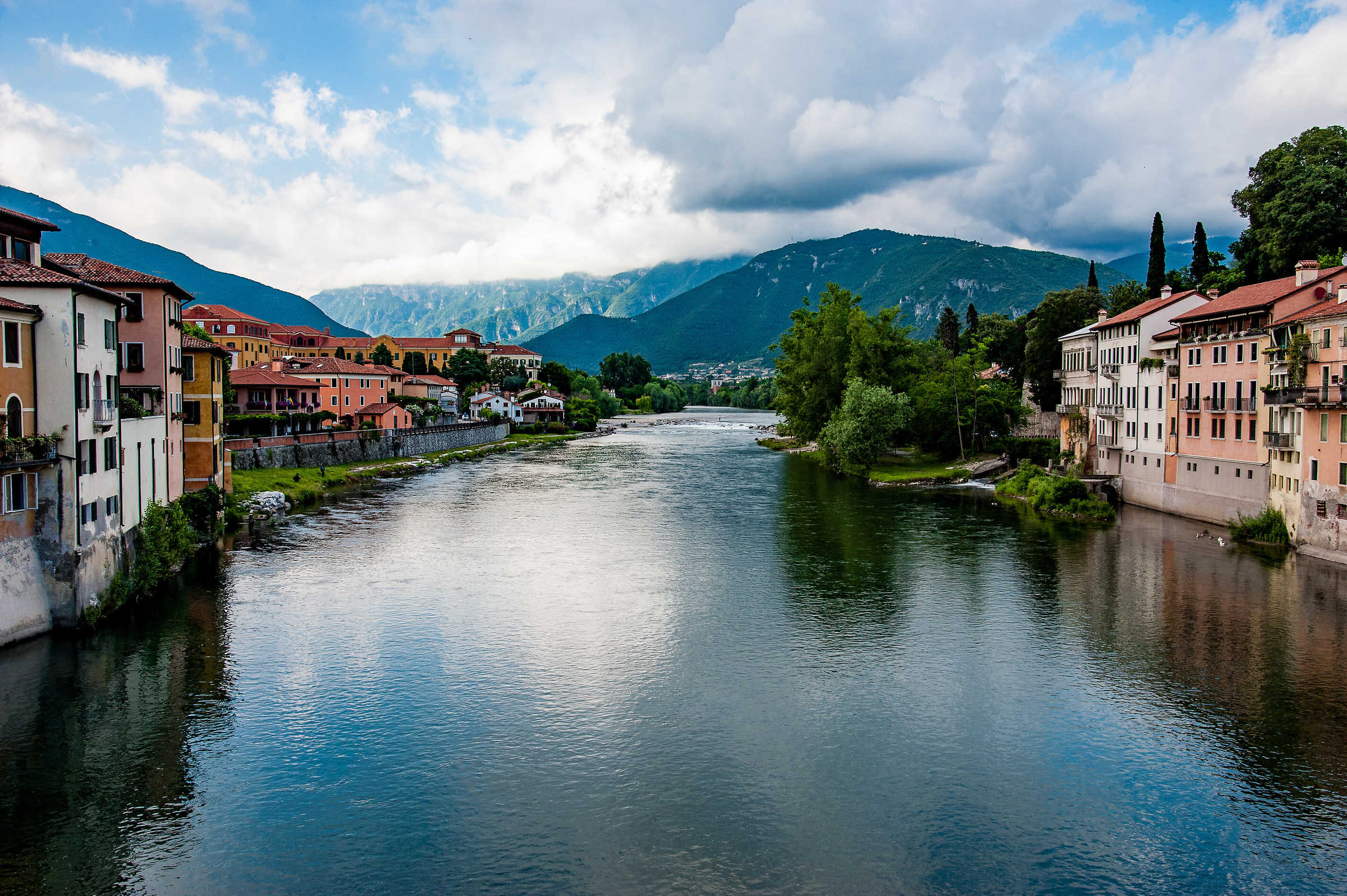 Dal ponte vecchio di Bassano del Grappa il fiume Brenta