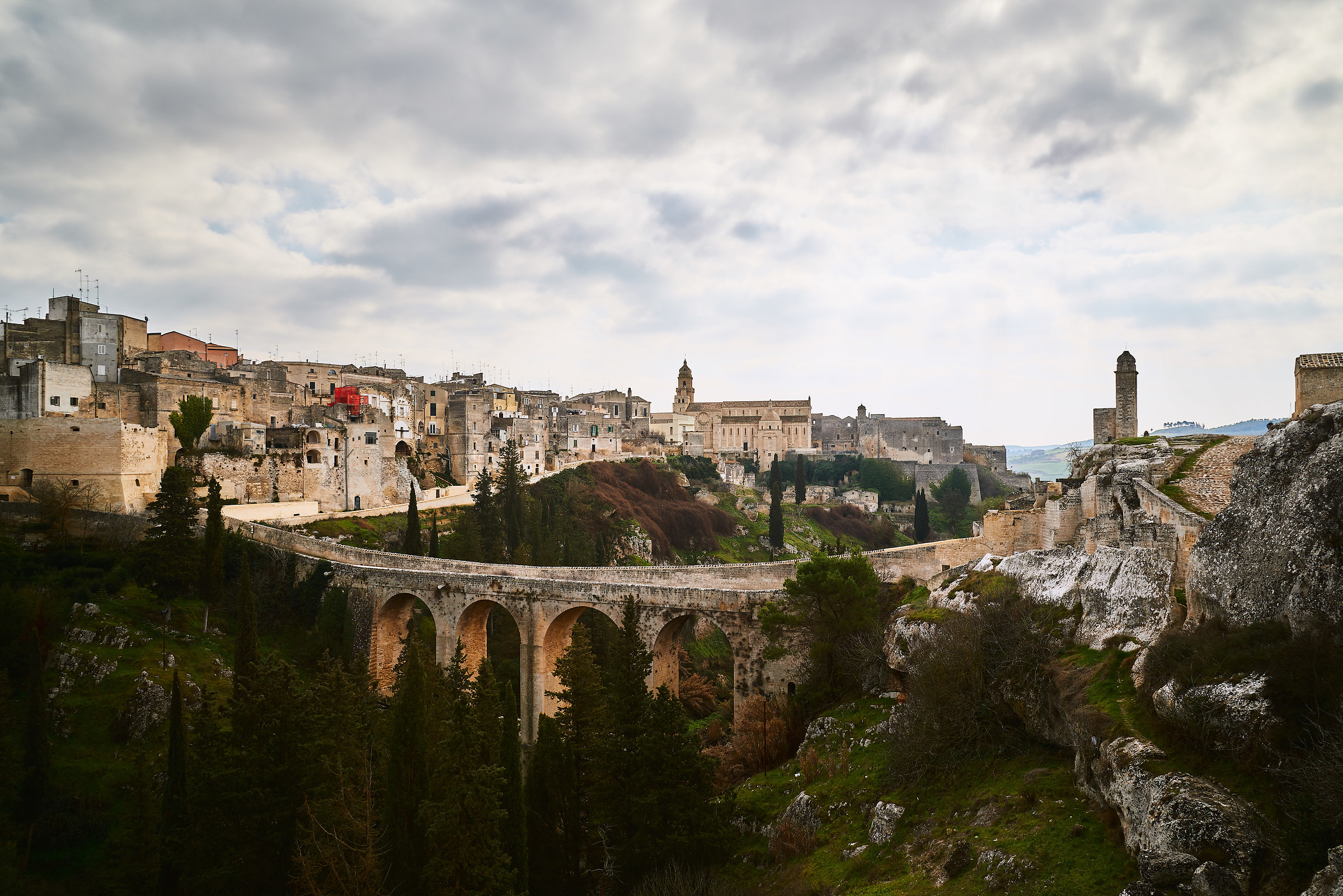 Gravina in controluce