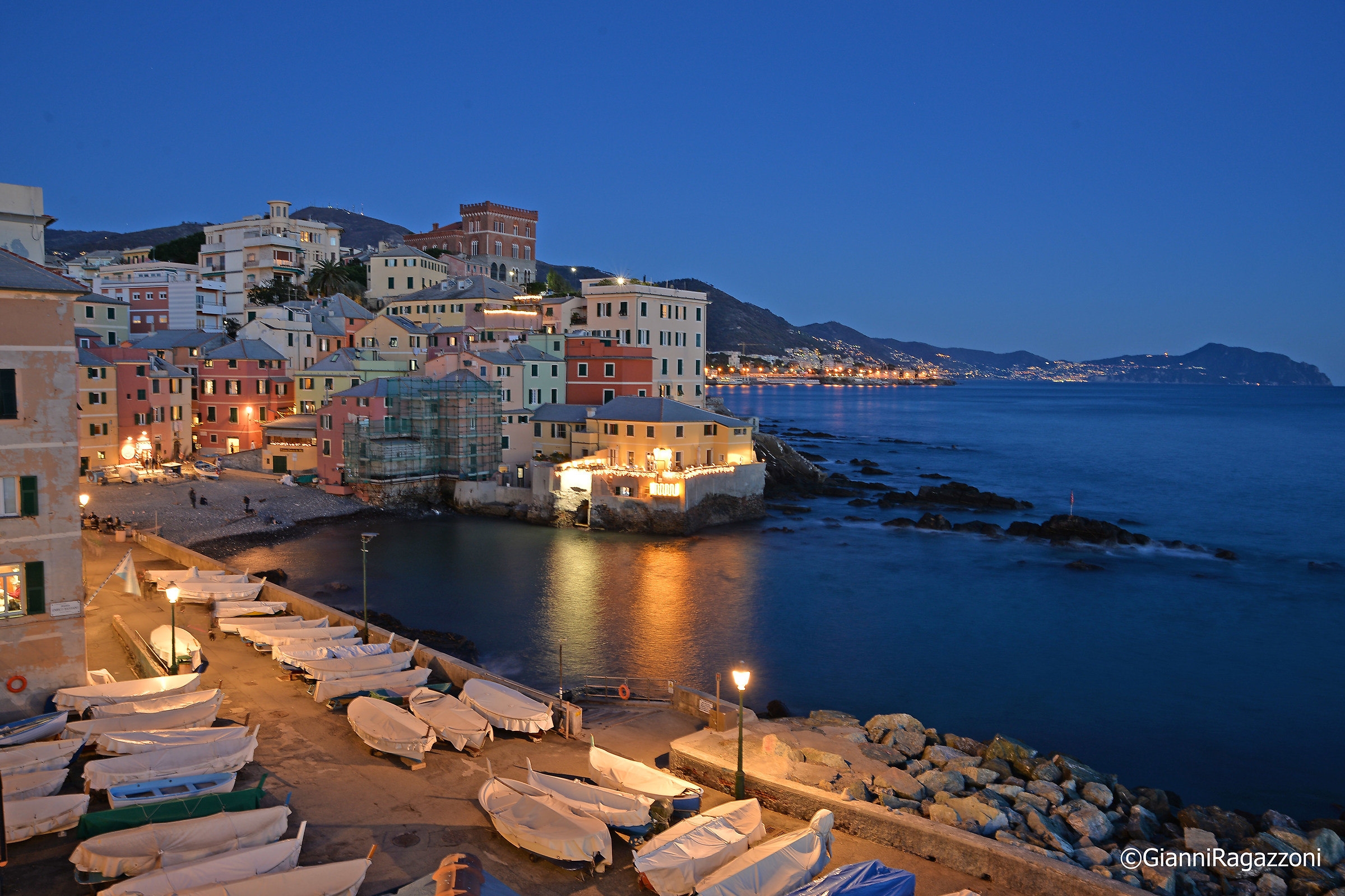 Scende la sera a Boccadasse, Genova
