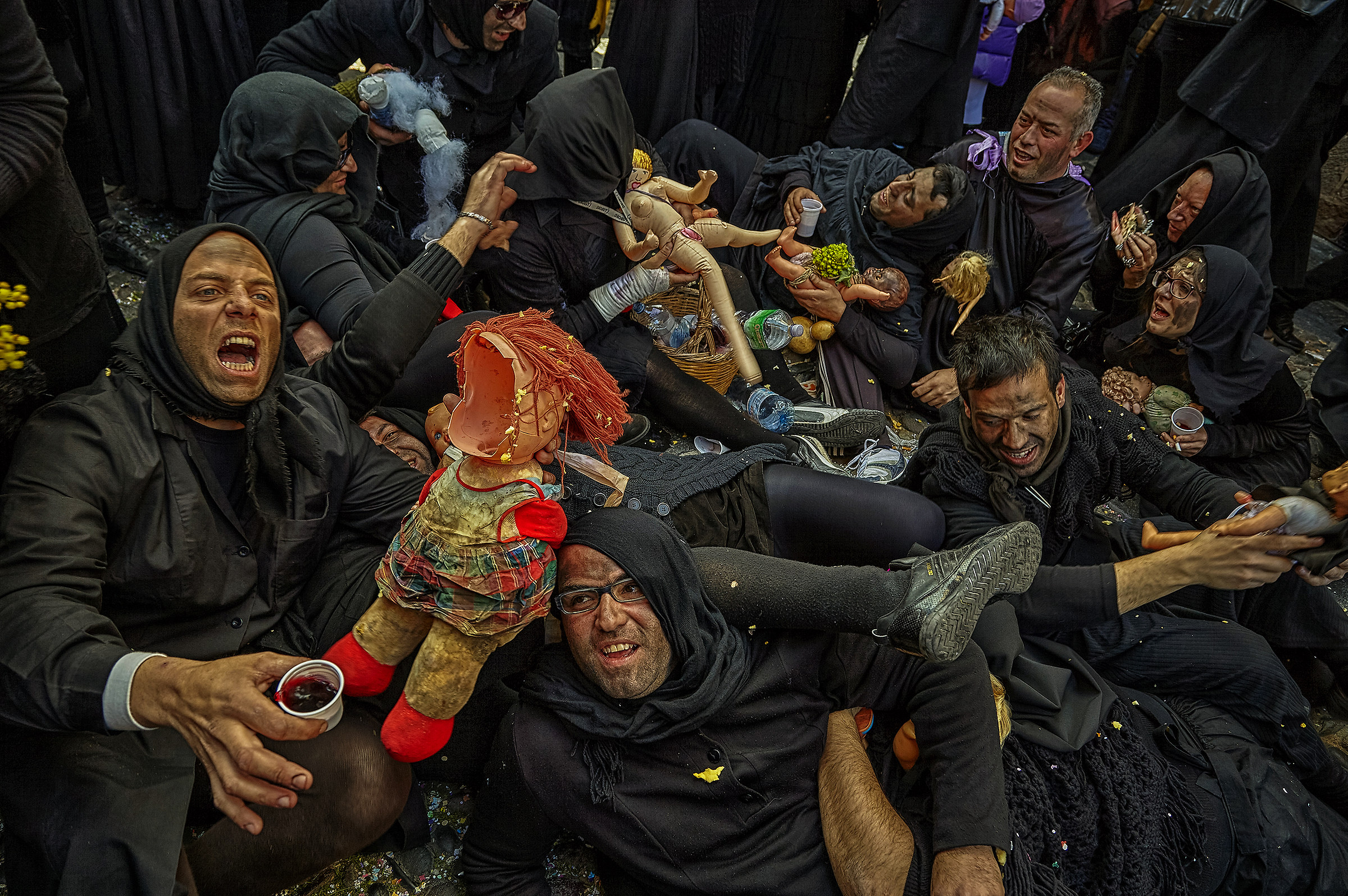 "Azzuademi po piaghere" aiutatemi per piacere