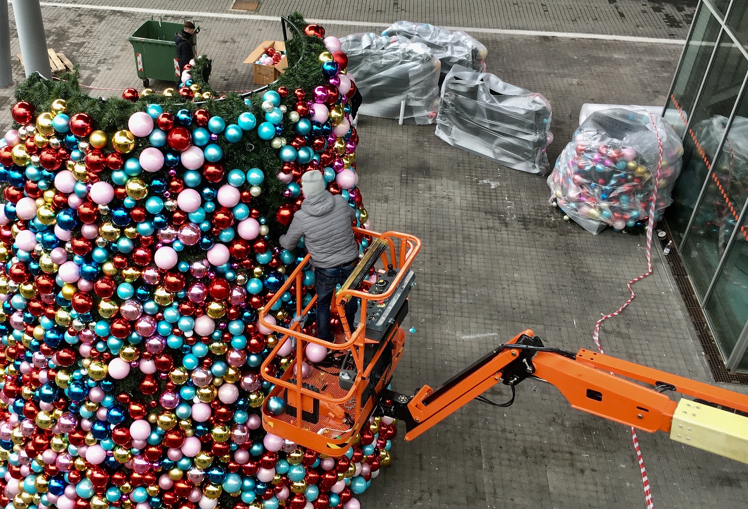 What balls unpack the Christmas tree !!!