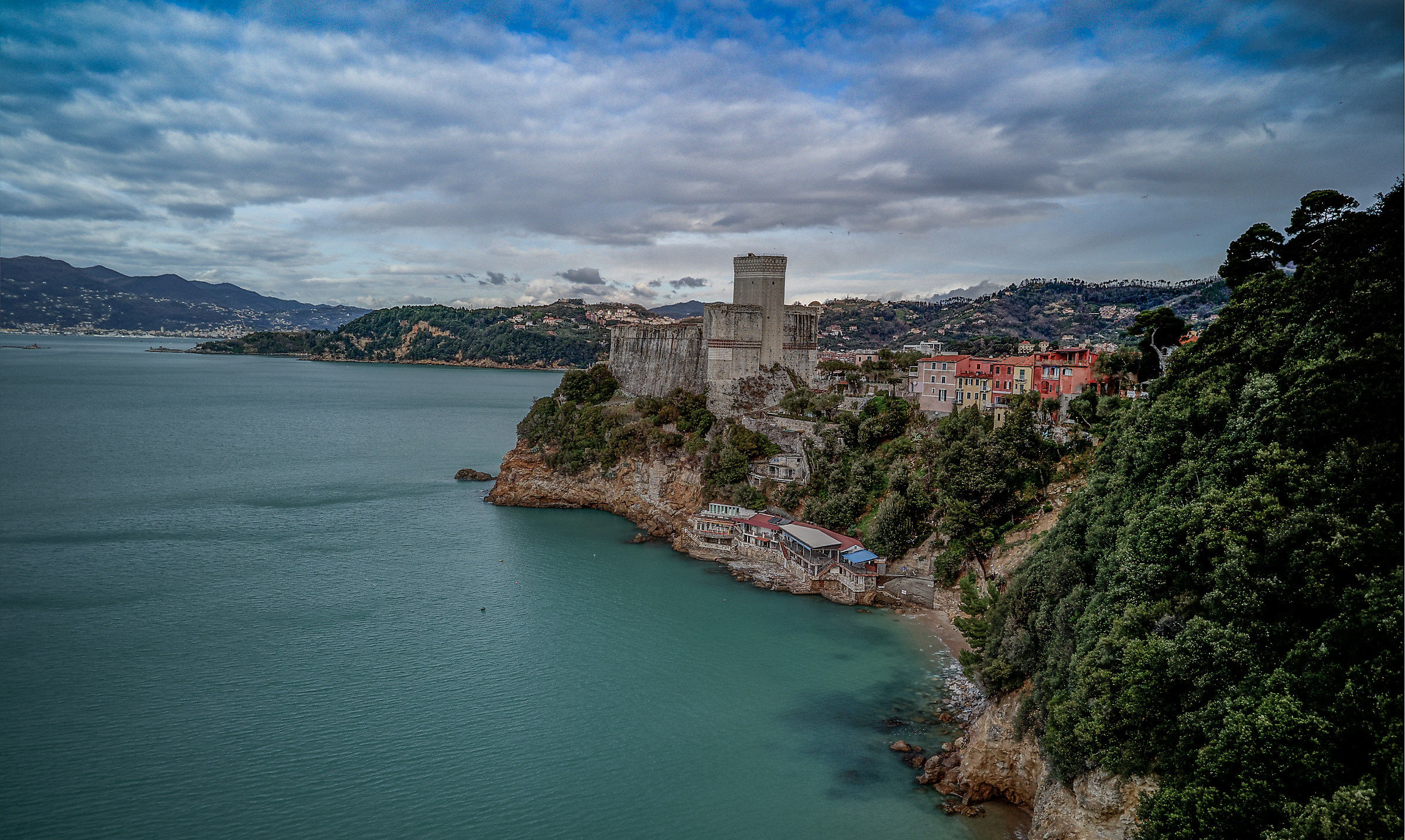 Castle of Lerici from the sky ...