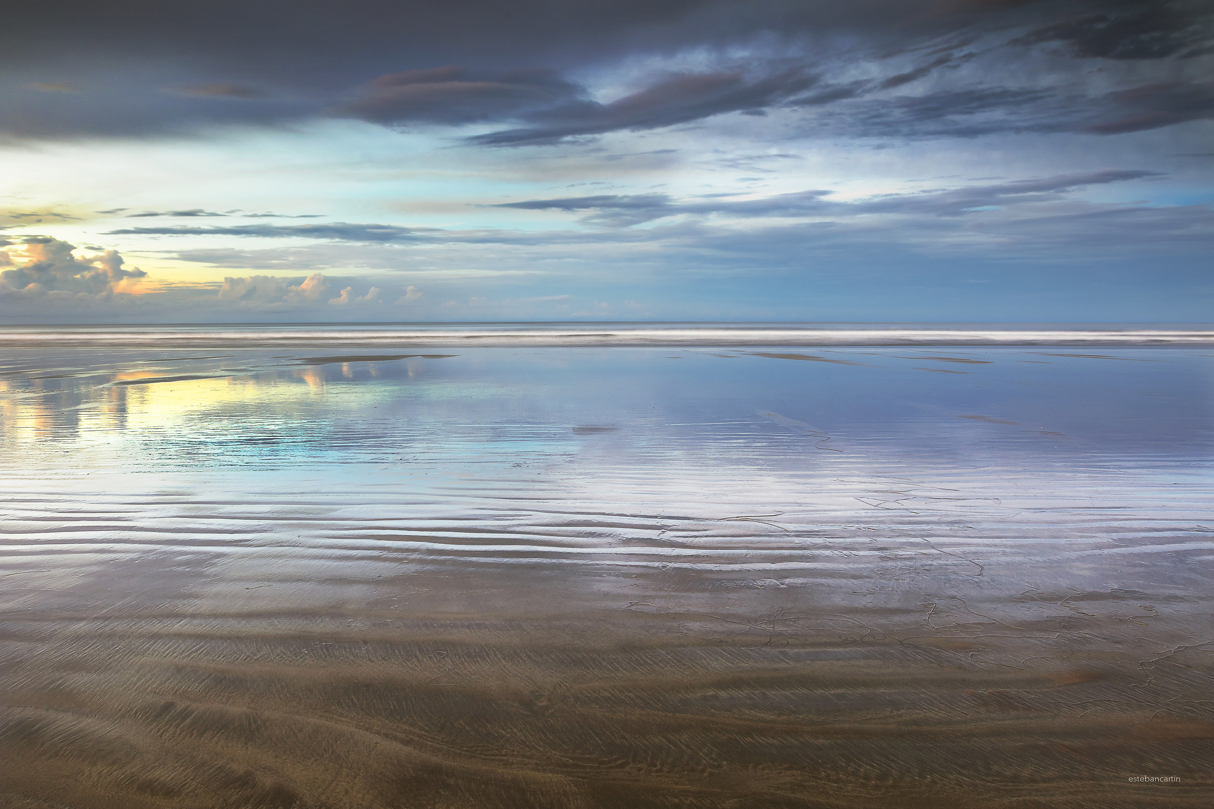 Coyote playa at dawn