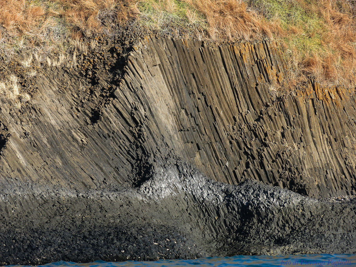 Il basalto colonnale di Nosy Karabo