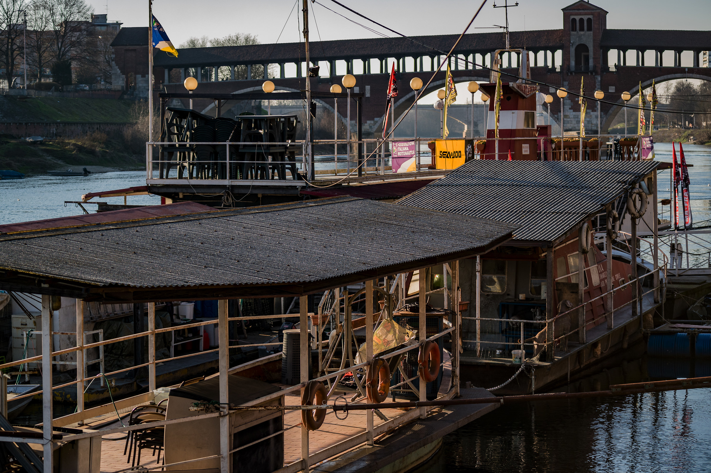 bateaux and covered bridge