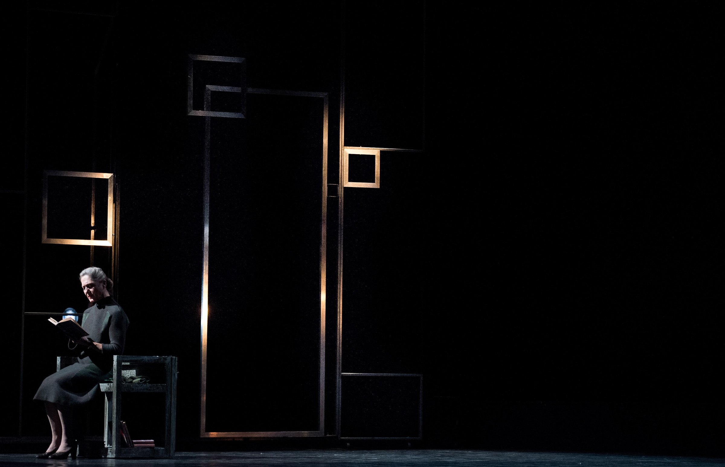 lights, shadows, actors ....... in frame