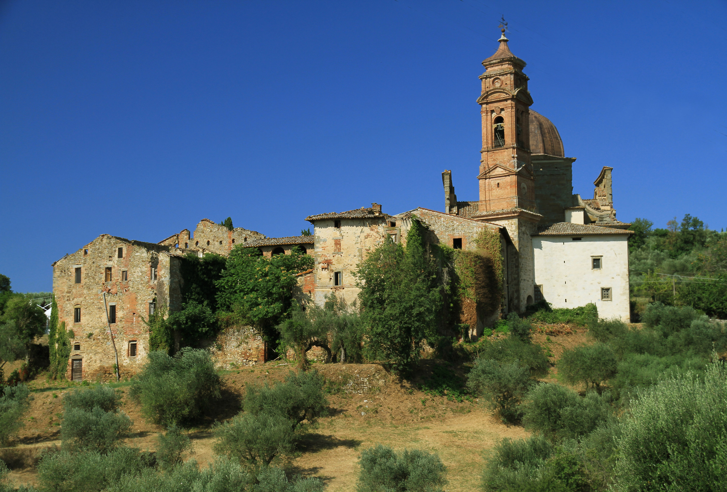 santuario di Mongiovino e il vecchio borgo (pg)