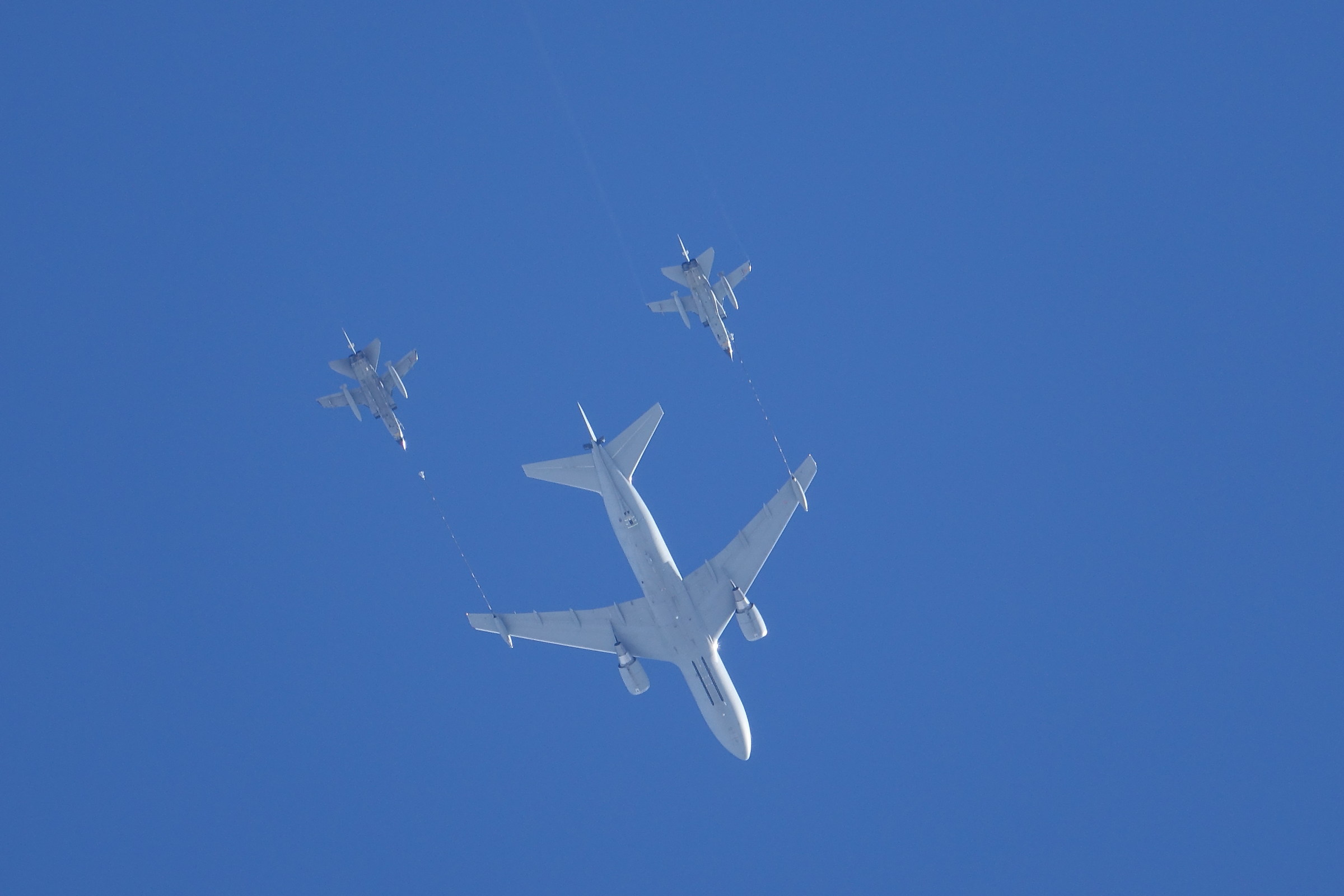 refueling in flight - skies of carving
