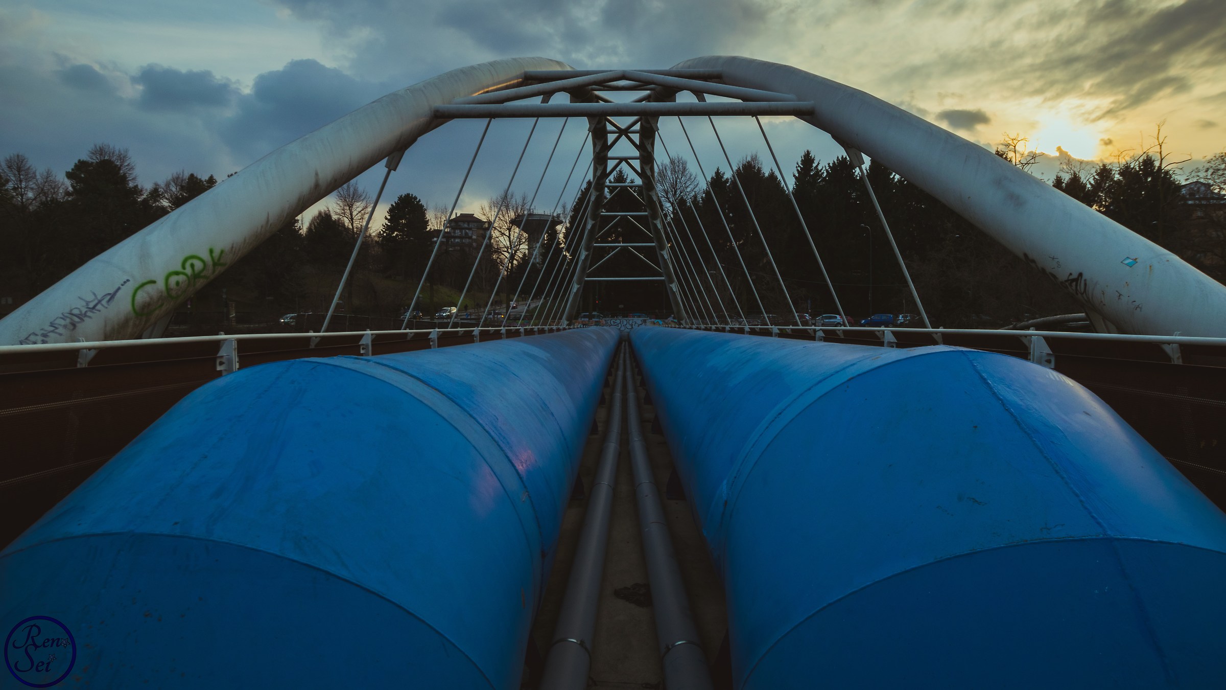 Un ponte pieno di tubi