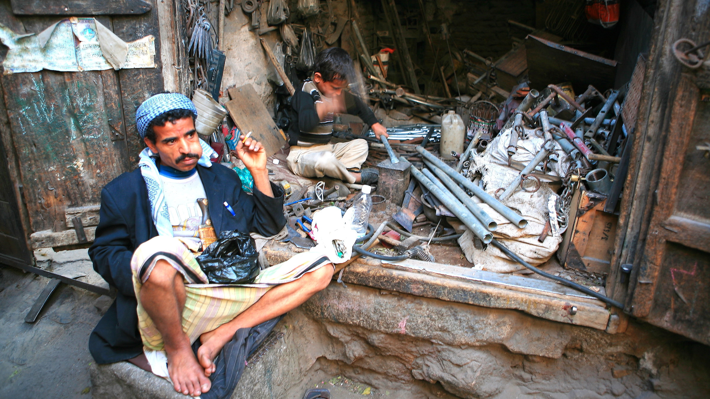 Pausa Qat, Yemen (rigonfiamento gota sx)