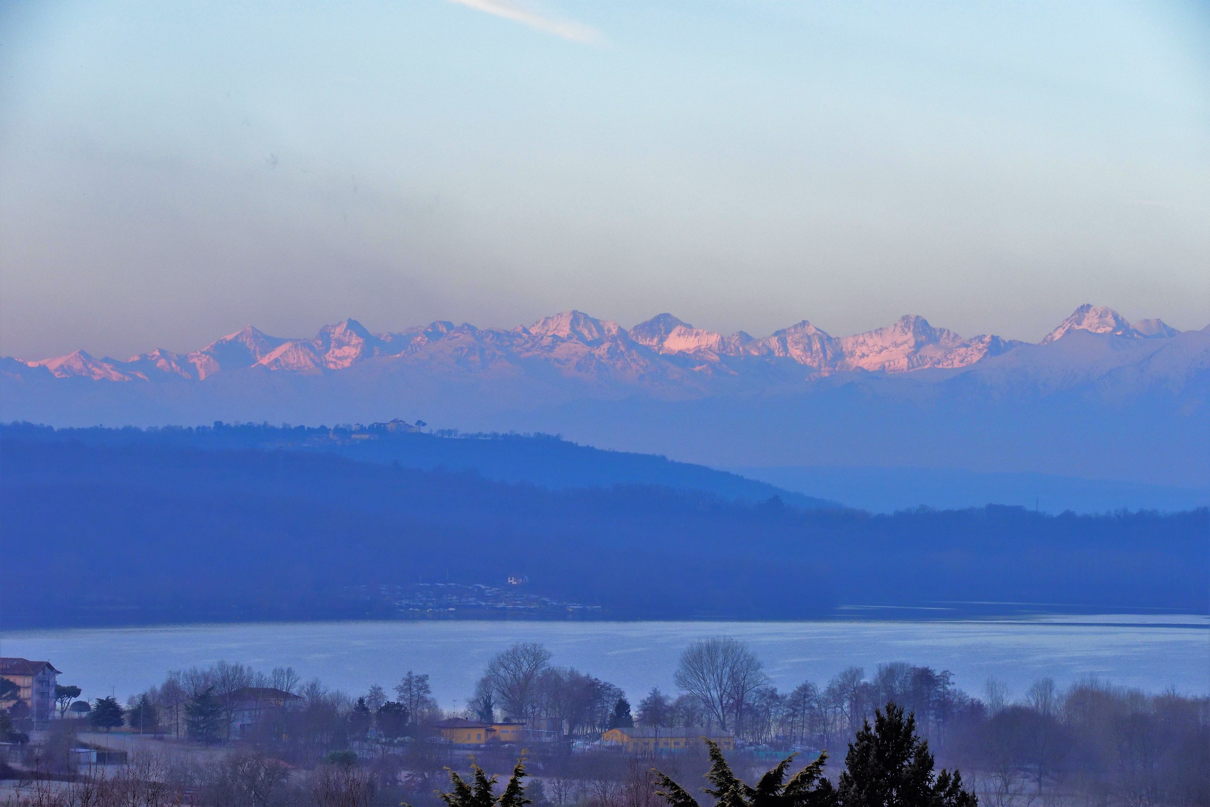 Lake Viverone at dawn