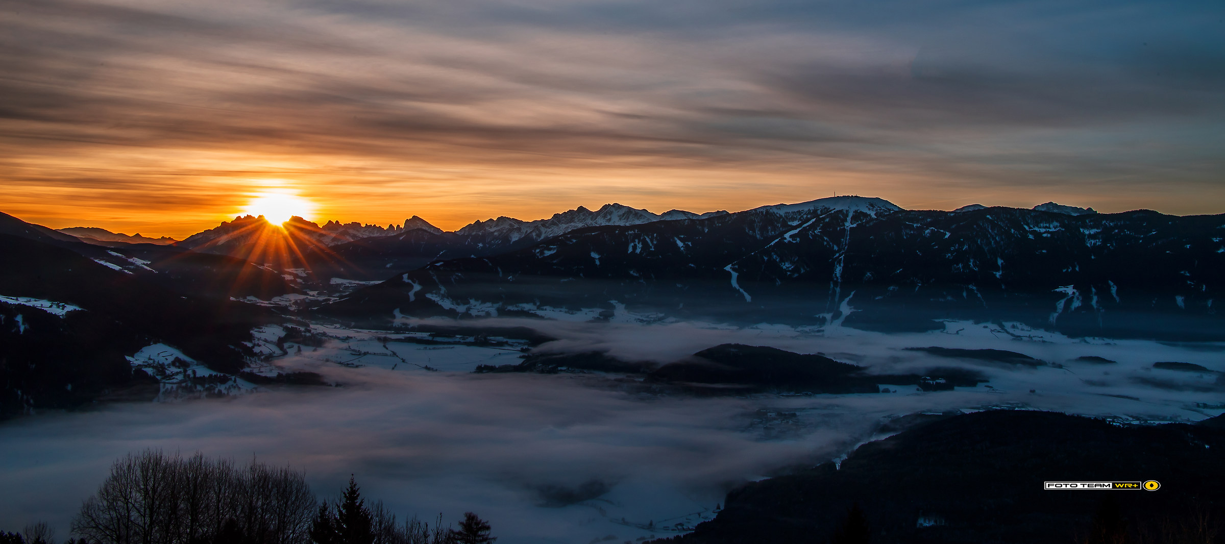L'alba sopra le nuvole