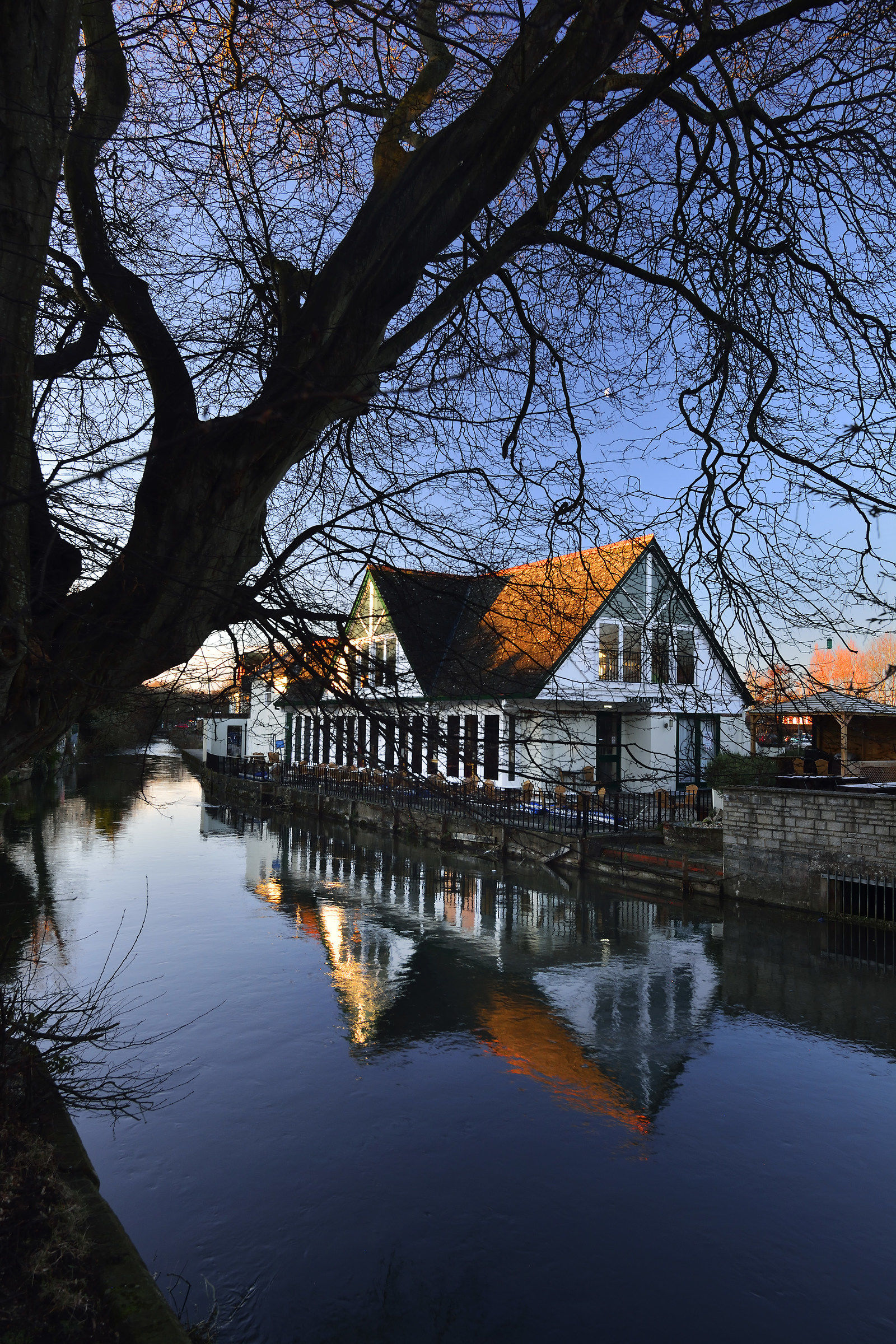 Prima luce solare invernale sulla Boathouse