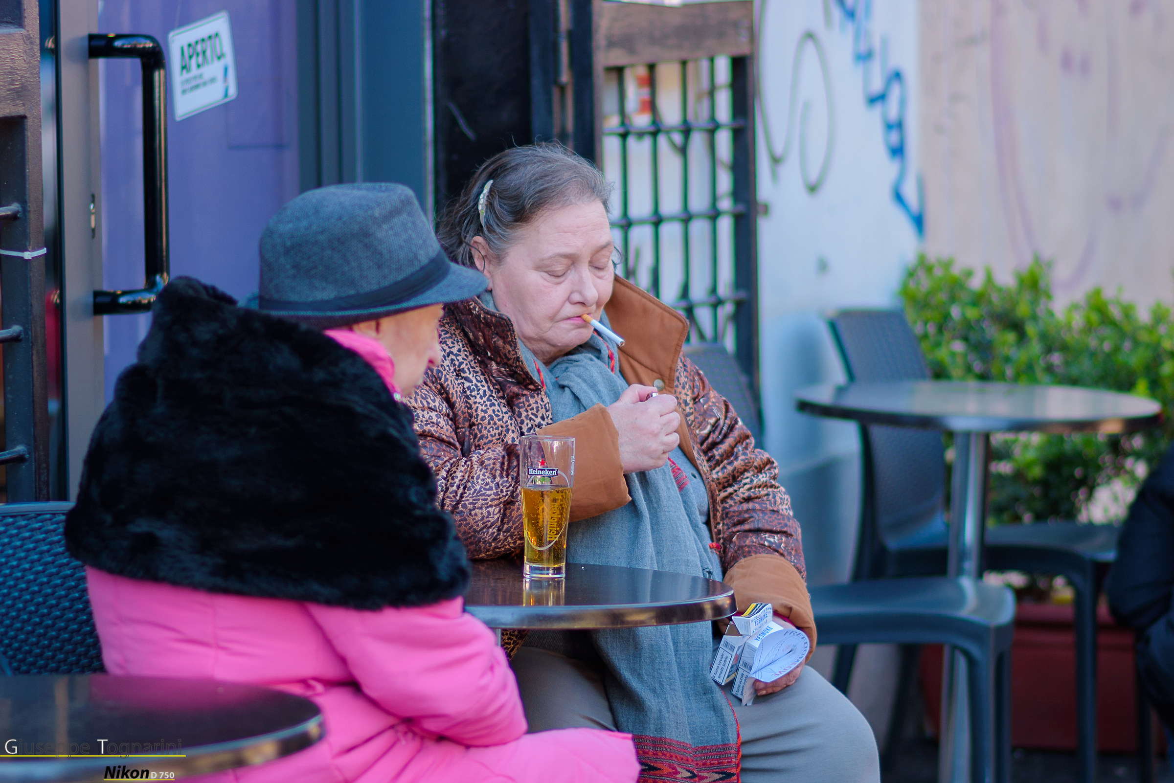 'na cigarettuccia a' na birretta and then I nod