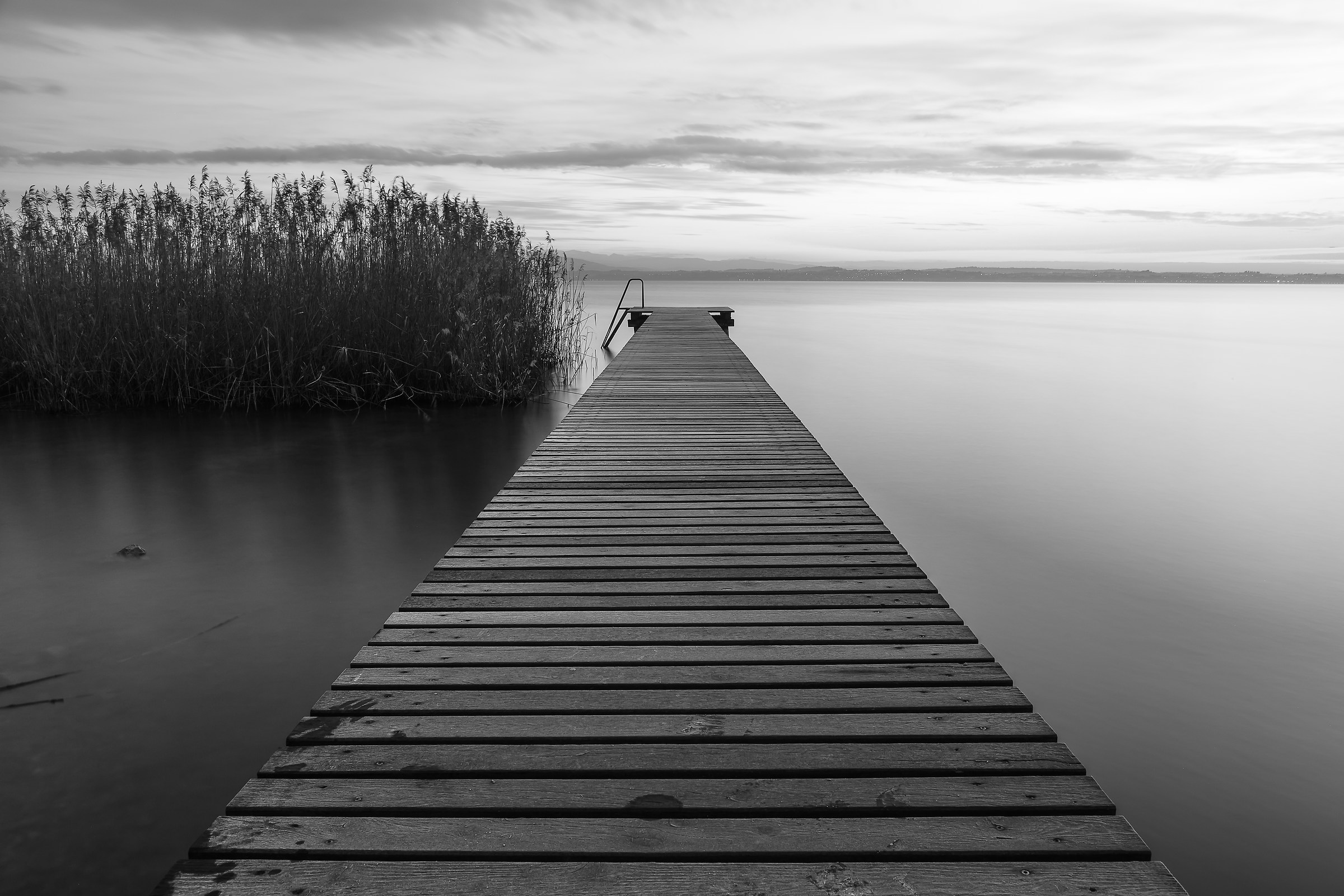 B / W pier Sirmione