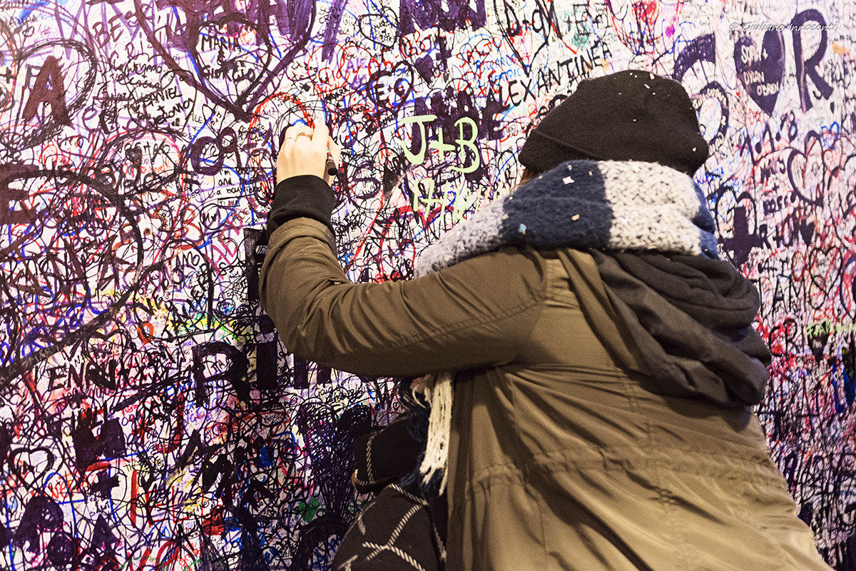 Graffiti alla casa di Giulietta e Romeo