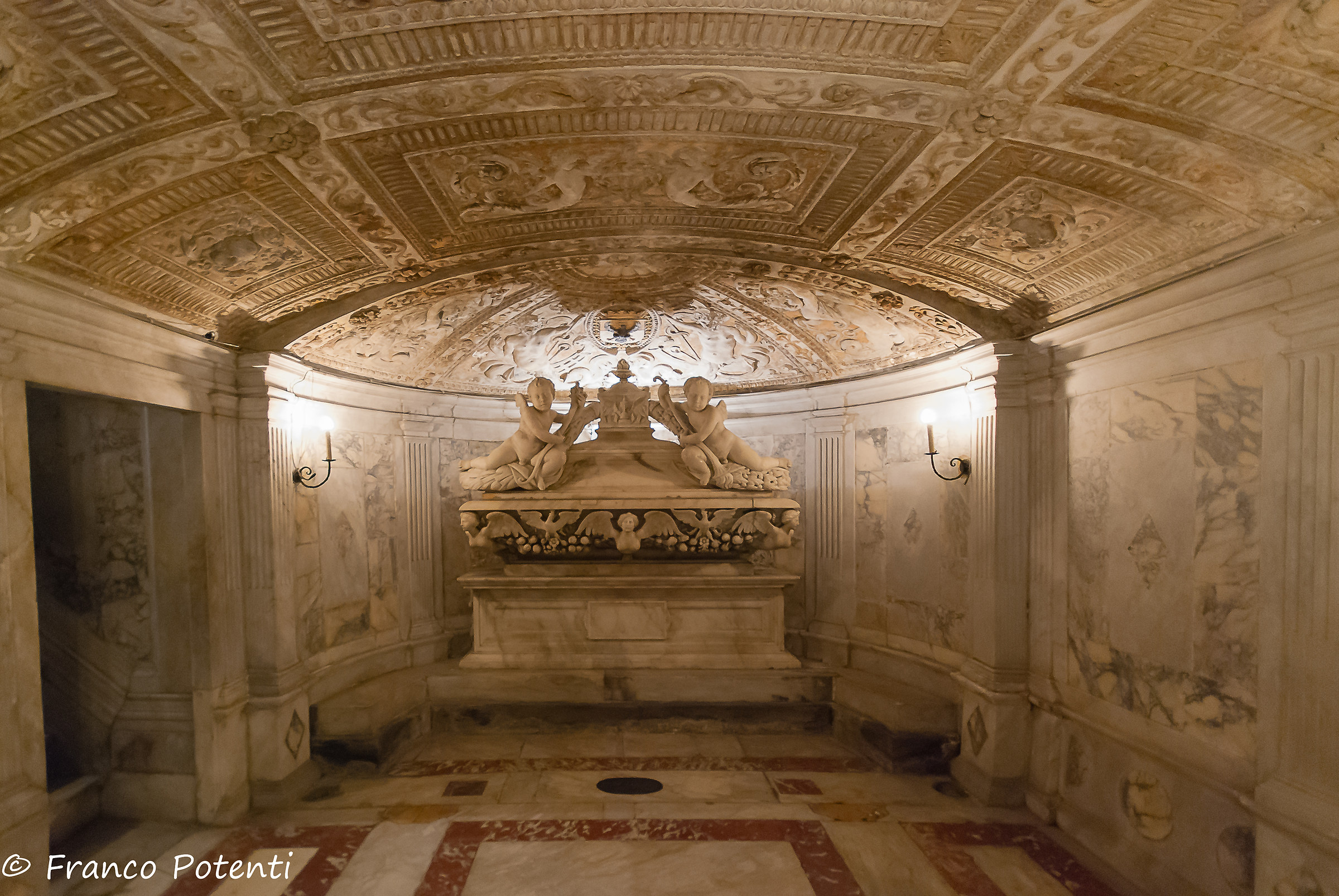 Chiesa di S. Matteo, Cripta e tomba di Andrea Doria