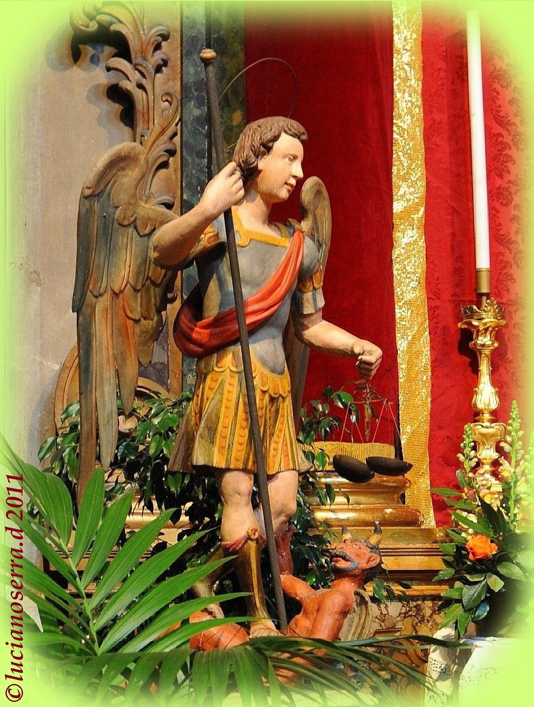 Statua raffigurante San Michele Arcangelo