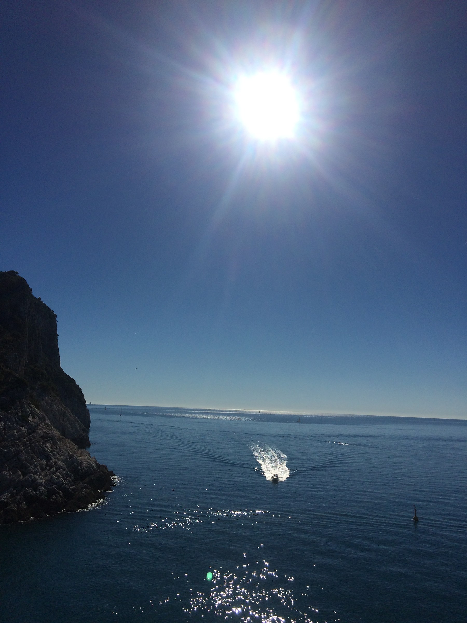 High sun in Santorini