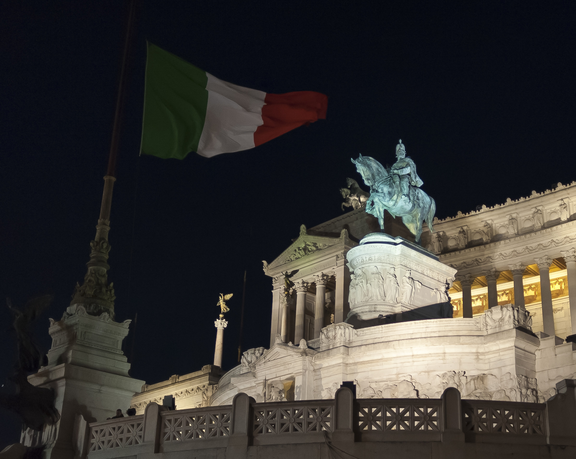 Statue of Vittorio Emanuele II at the Vittoriano ...