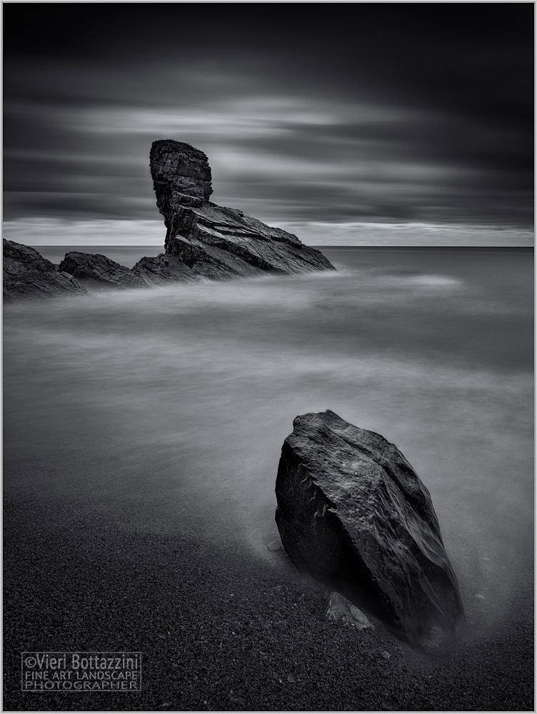 Playa de Portizuelo in black and white