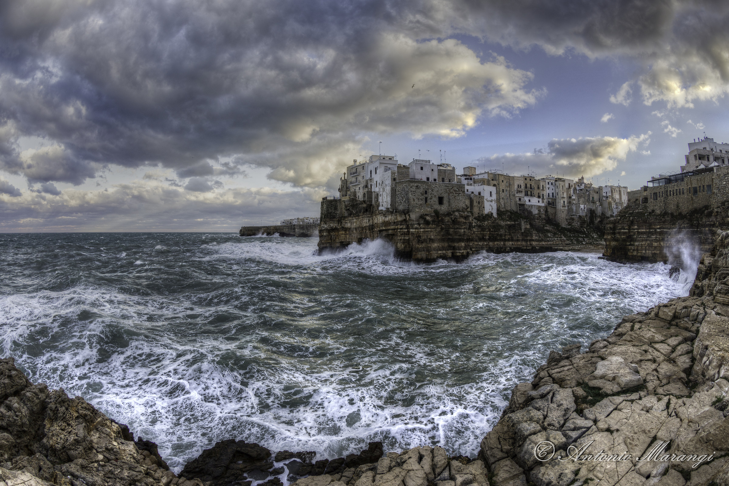 rough sea in polignano